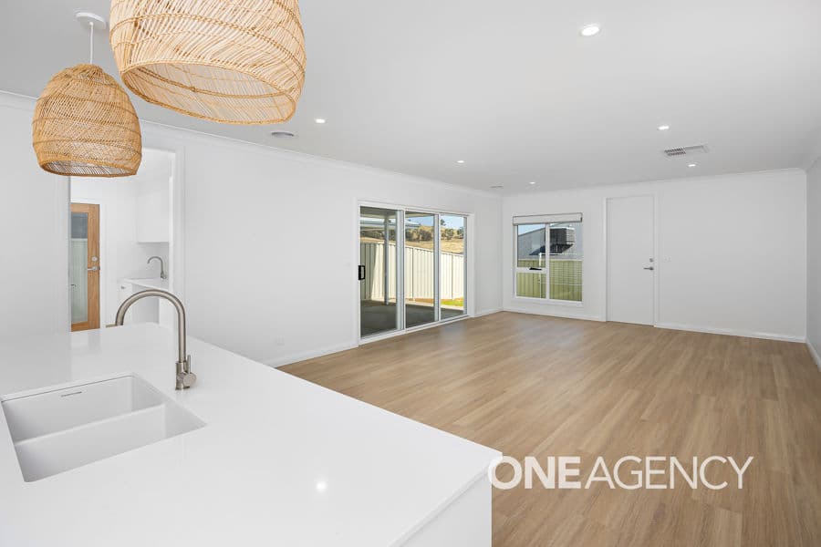 22 BENNELONG Crescent, Lloyd, Lloyd - Thumbnail 4
