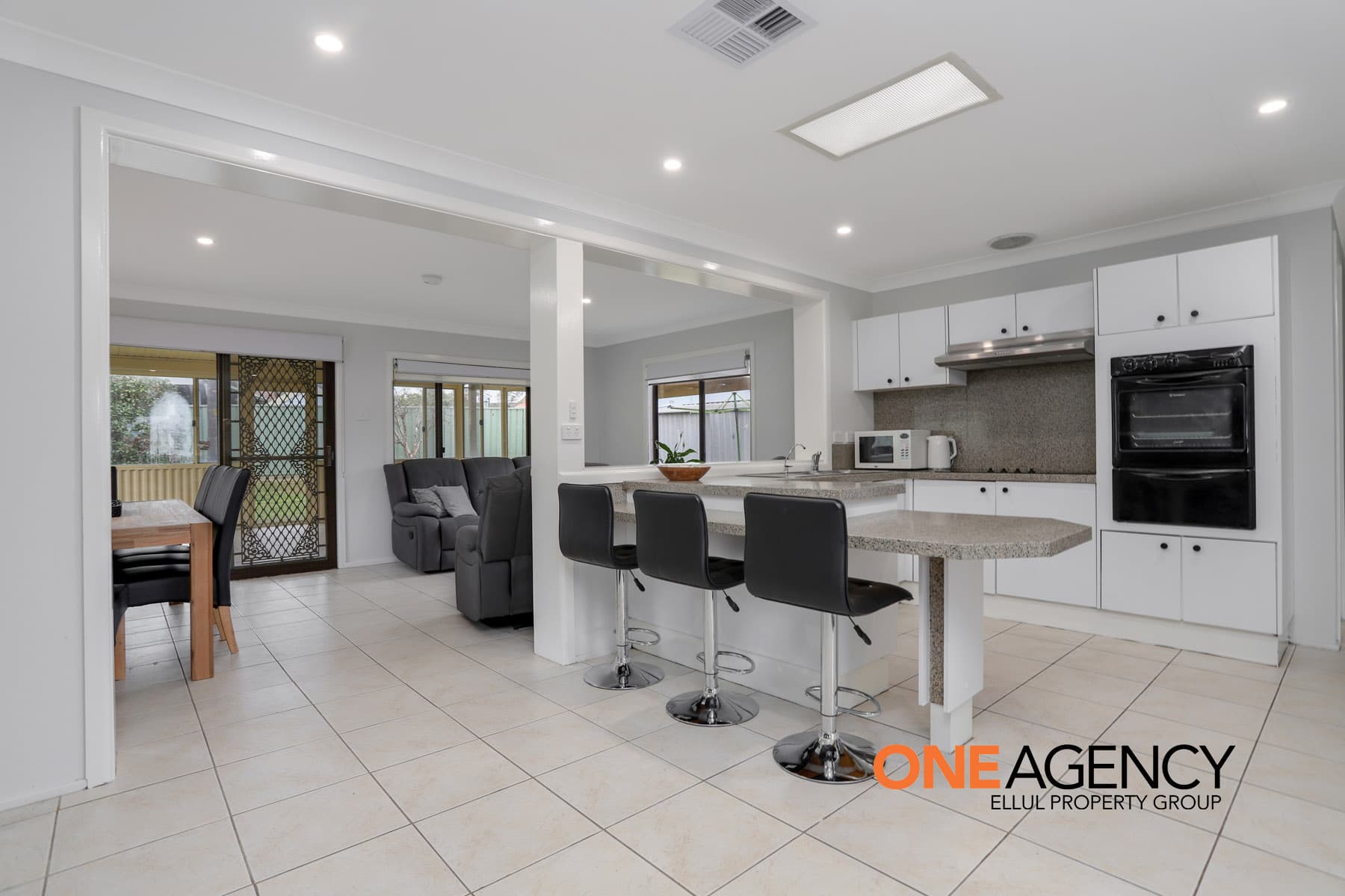 9 Concorde Place, St Clair, St Clair - Thumbnail 4