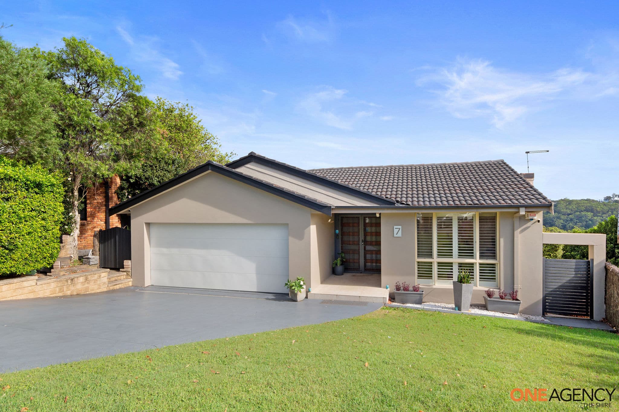 7 Flint Place, Illawong, Illawong - Image 1