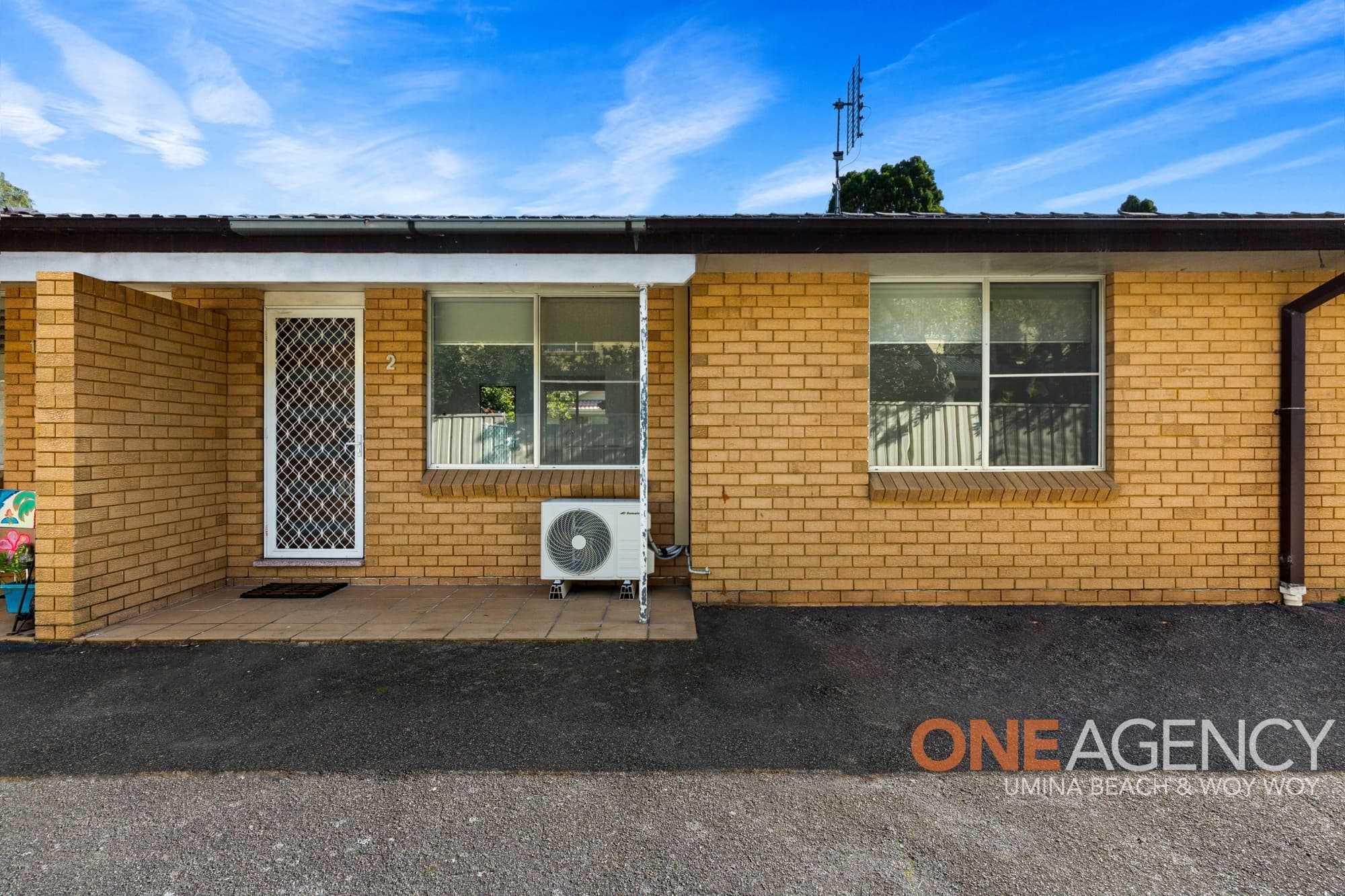 2/11a Warwick Street, Blackwall, Blackwall - Image 1