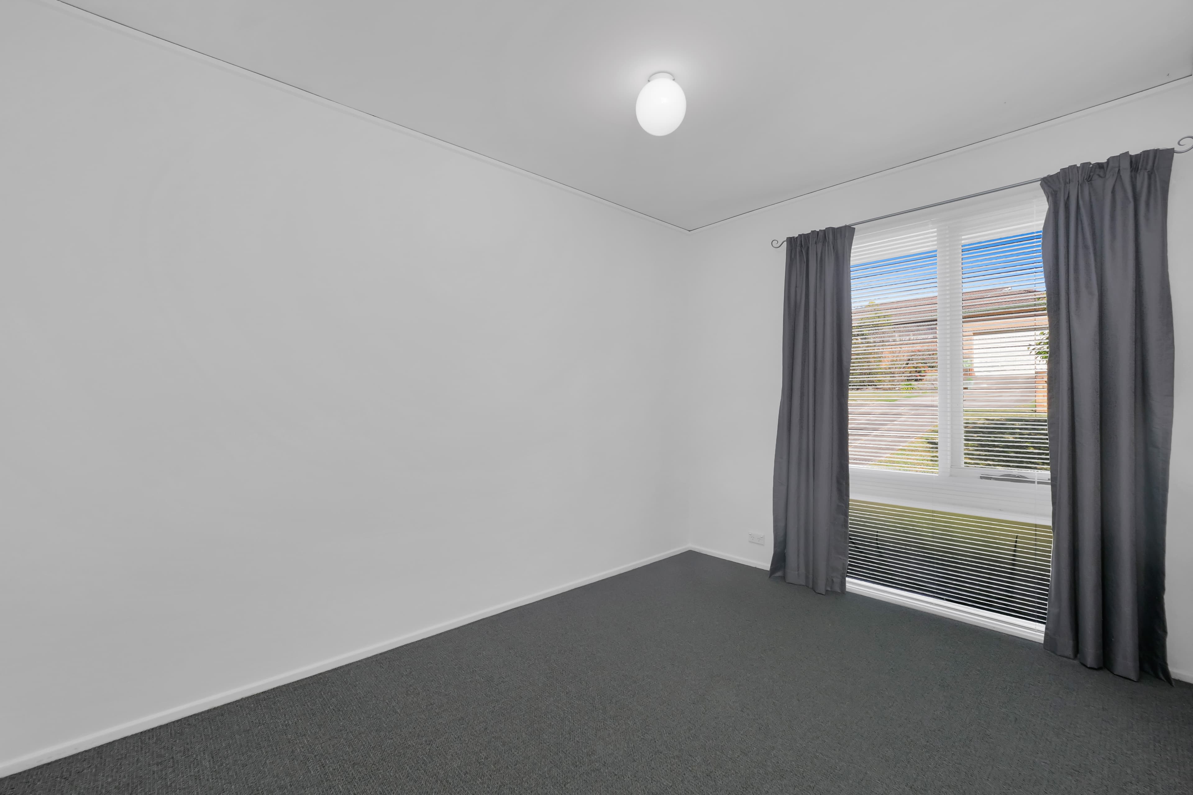 13 Manooka Crescent, Bradbury, Bradbury - Thumbnail 4