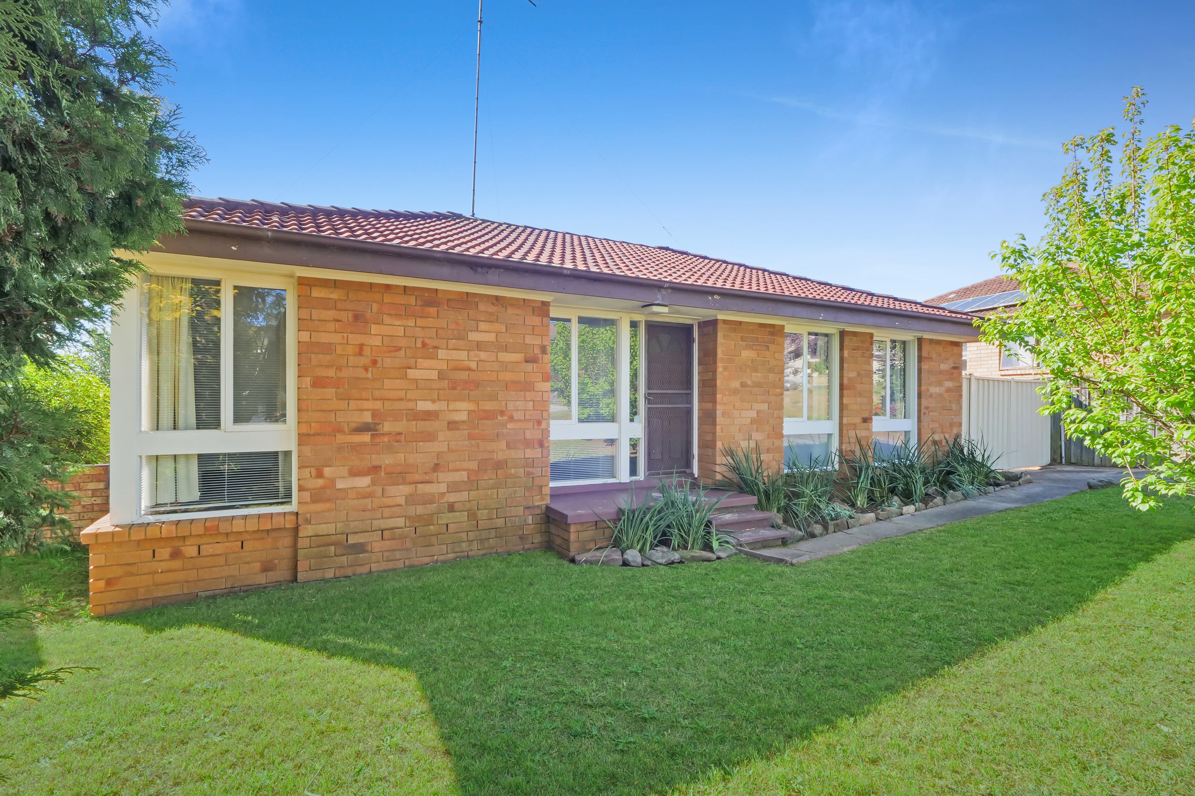 13 Manooka Crescent, Bradbury, Bradbury - Image 1