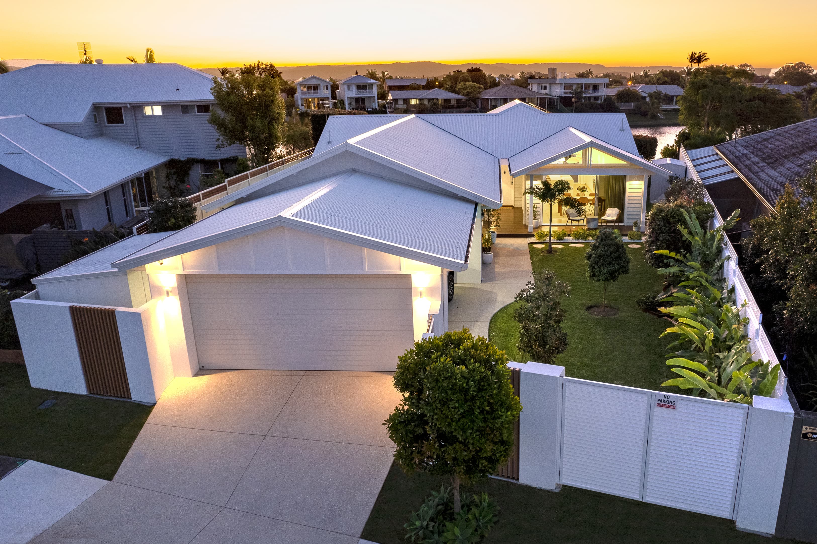 194 Acanthus Avenue, Burleigh Waters, Burleigh Waters - Thumbnail 2