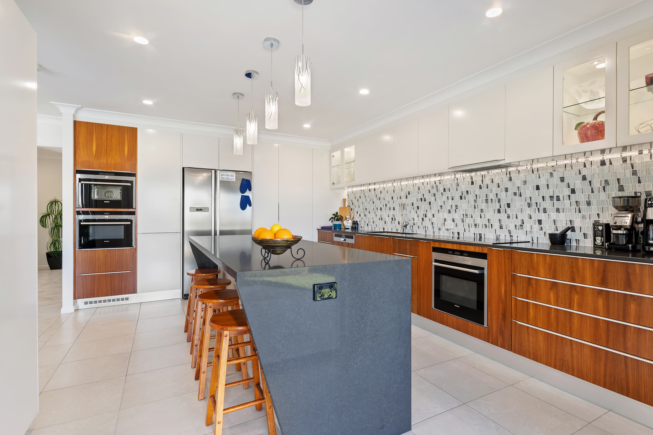 80 Dunlin Drive, Burleigh Waters, Burleigh Waters - Thumbnail 5