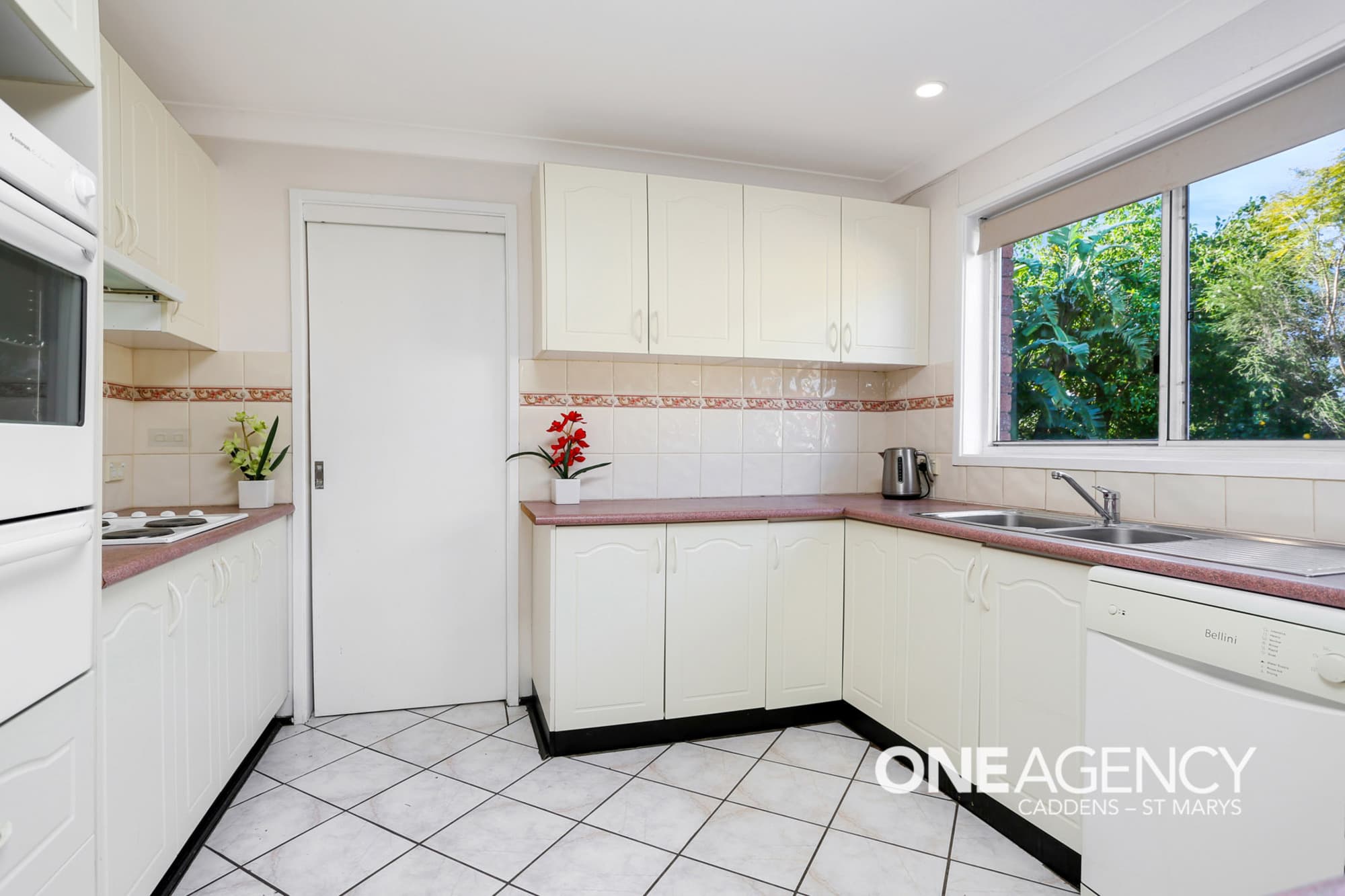 7 Oag Crescent, Kingswood, Kingswood - Thumbnail 2