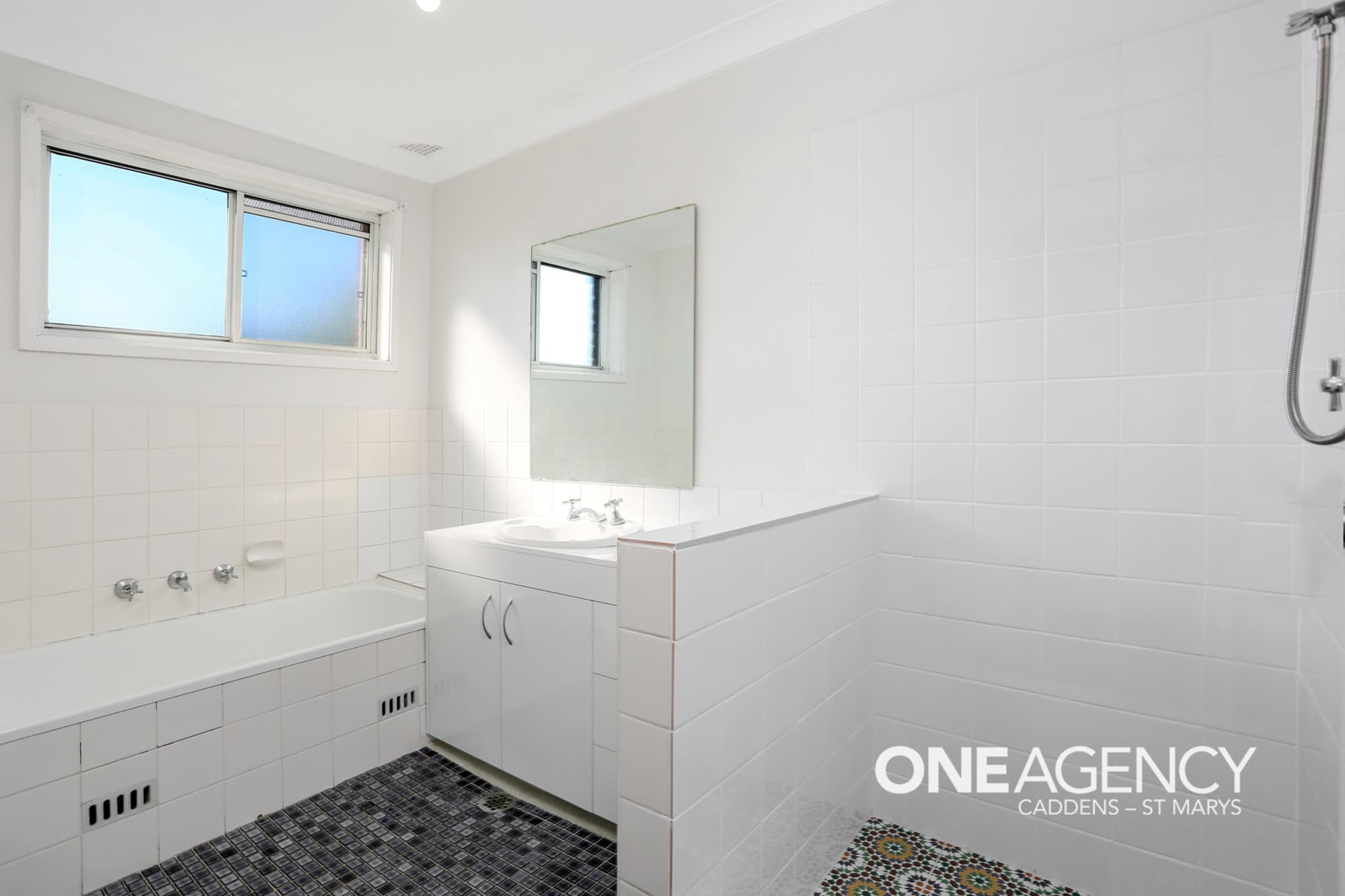 7 Oag Crescent, Kingswood, Kingswood - Thumbnail 3
