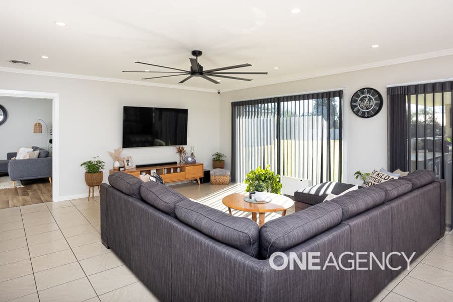 16 OLEARIA Place, Lake Albert, Lake Albert - Thumbnail 4