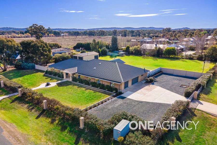 16 OLEARIA Place, Lake Albert, Lake Albert - Image 1