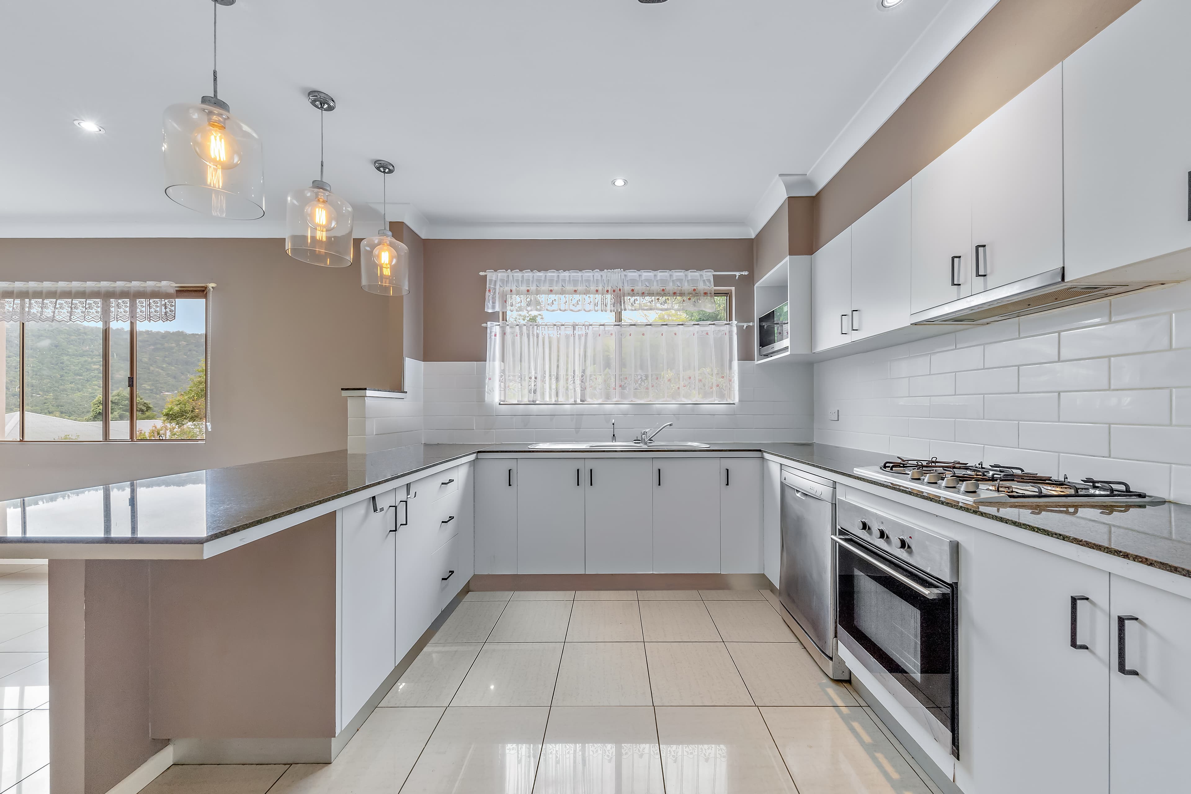 41 Moonlight Drive, Jubilee Pocket, Jubilee Pocket - Thumbnail 4