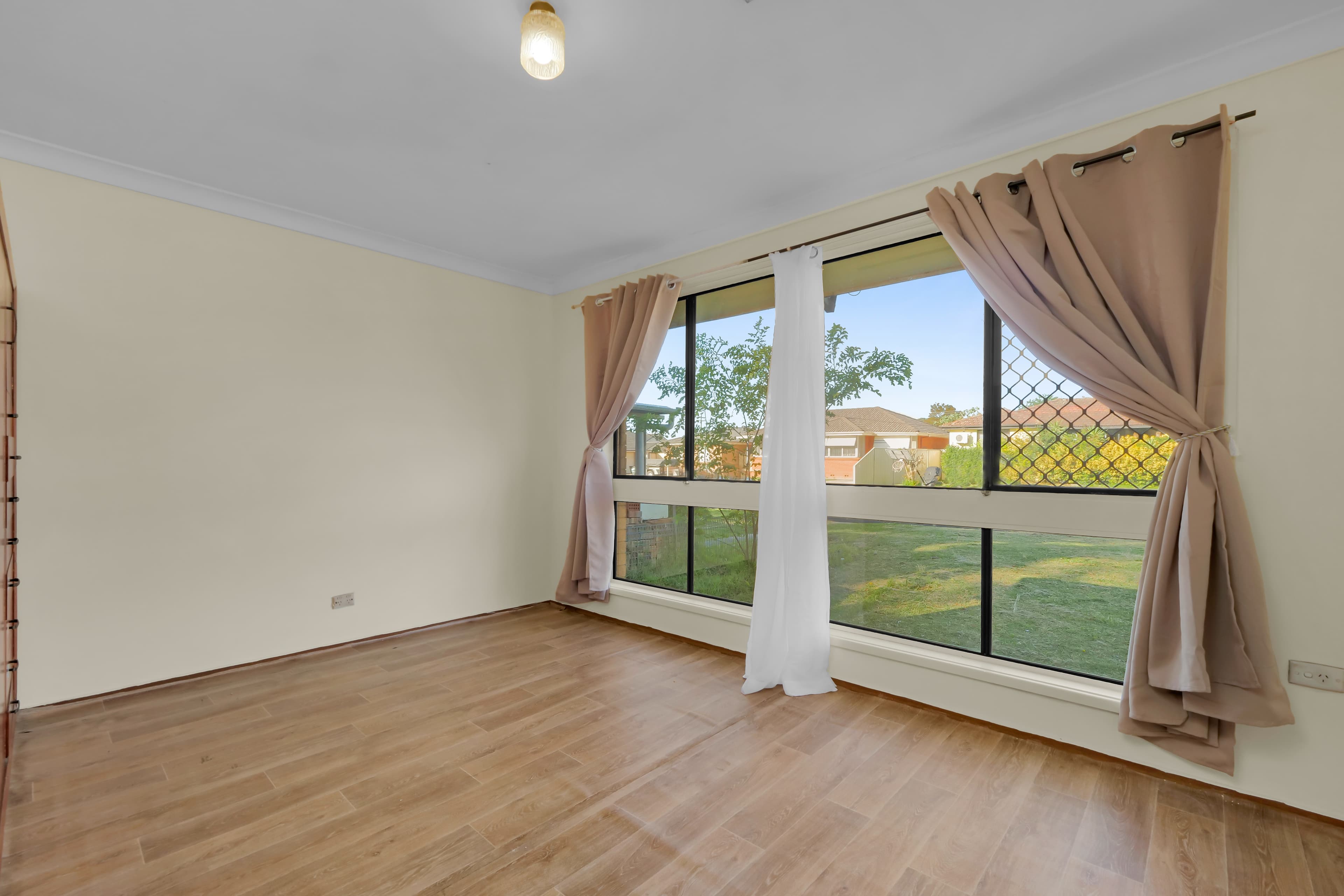 15 Forbes Place, Leumeah, Leumeah - Thumbnail 2