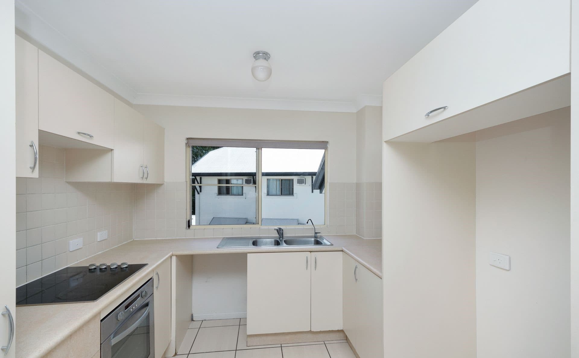 14/92 Regatta Crescent, Douglas, Douglas - Thumbnail 3