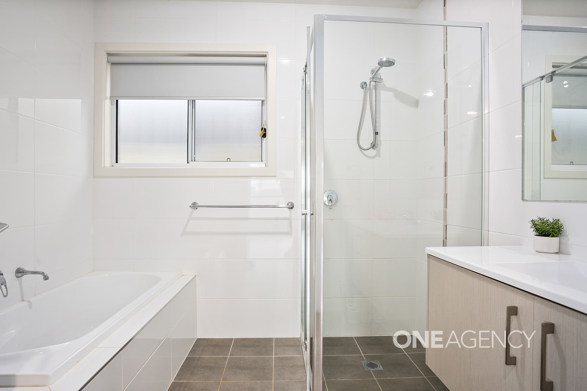 11 Brotheridge Avenue, Calderwood, Calderwood - Thumbnail 8