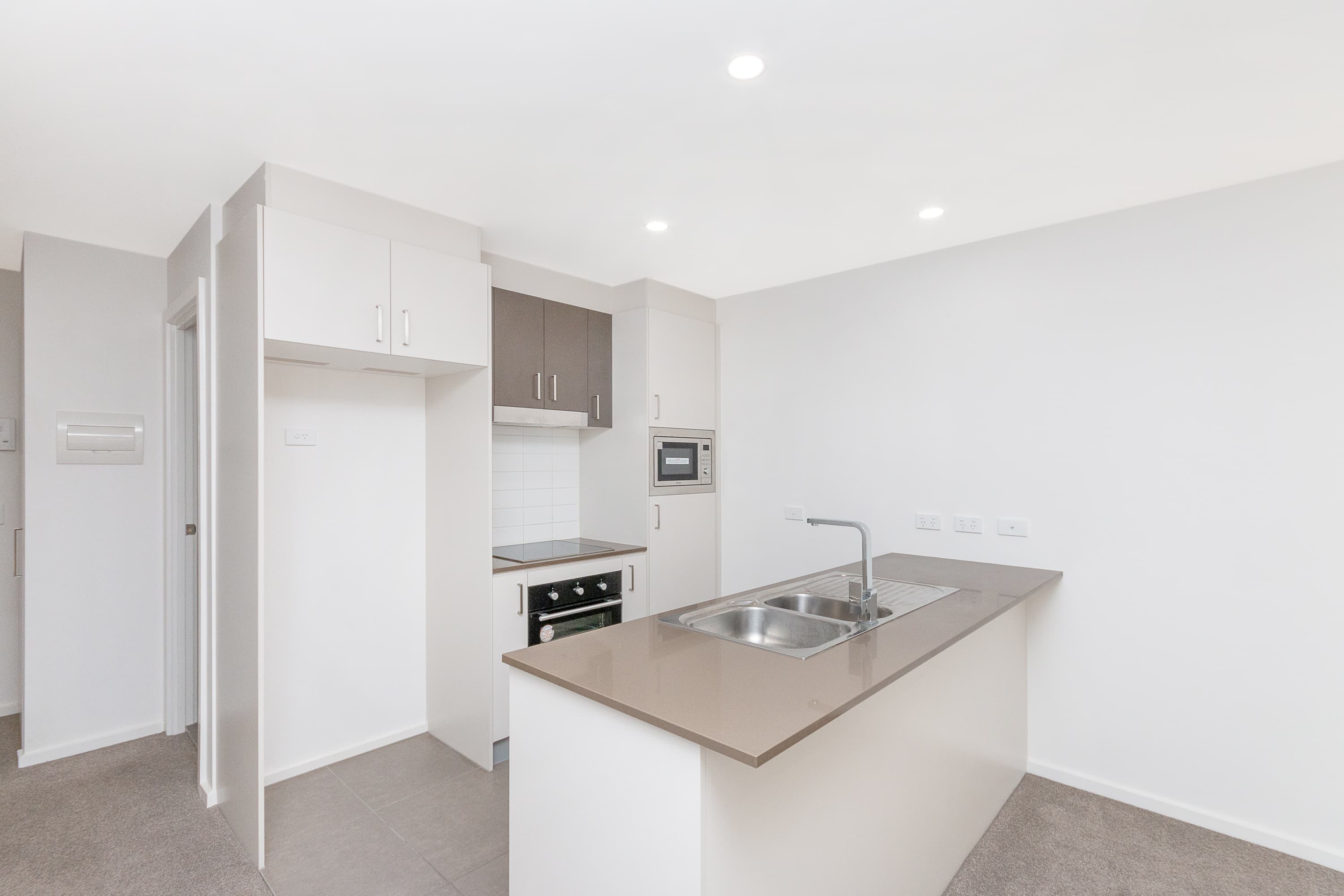 63/15-17 Limburg Way, Greenway, Greenway - Image 1