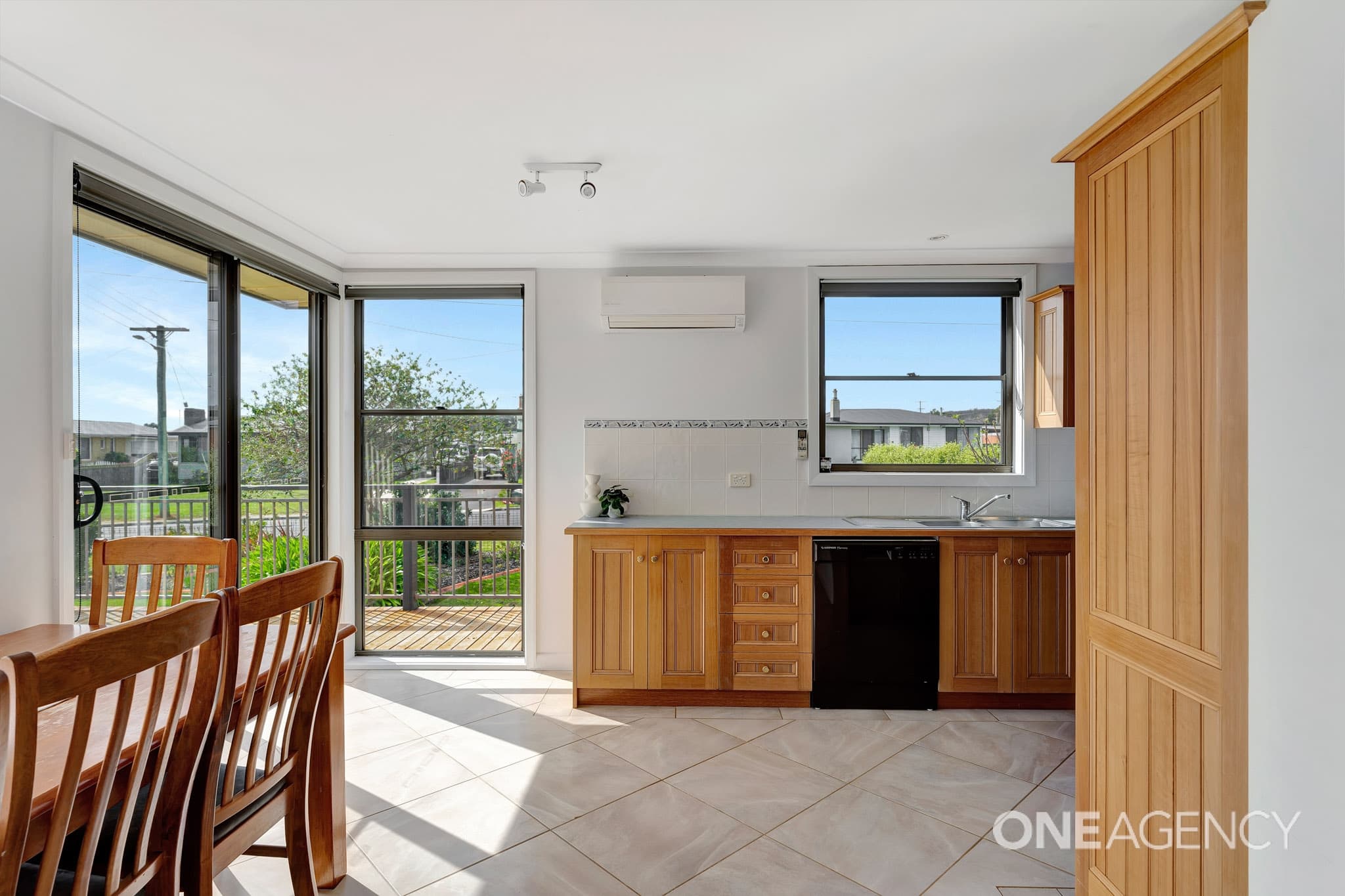 2 Ronald Crescent, Somerset, Somerset - Thumbnail 4