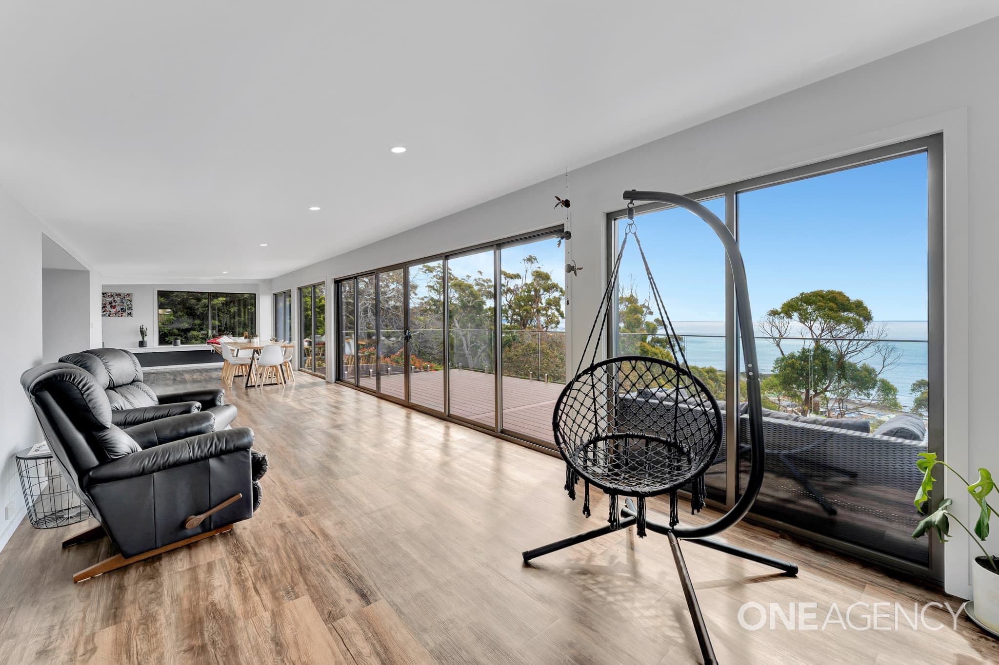 32 Seaview Avenue, Parklands, Parklands - Thumbnail 2