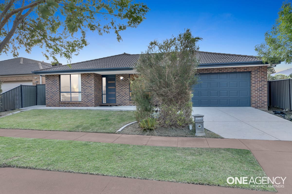 4 Menzies Avenue, Point Cook, Point Cook - Thumbnail 2