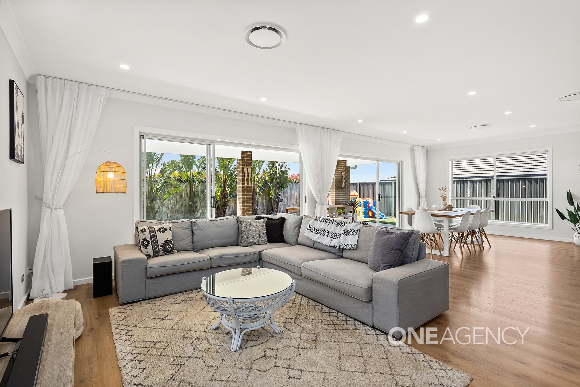20 Cornfield Road, Calderwood, Calderwood - Thumbnail 2
