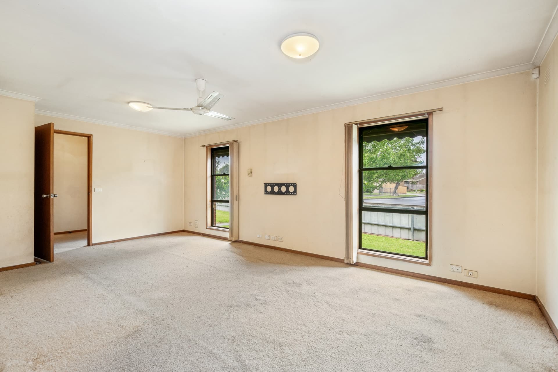 126 Solar Drive, Whittington, Whittington - Thumbnail 2