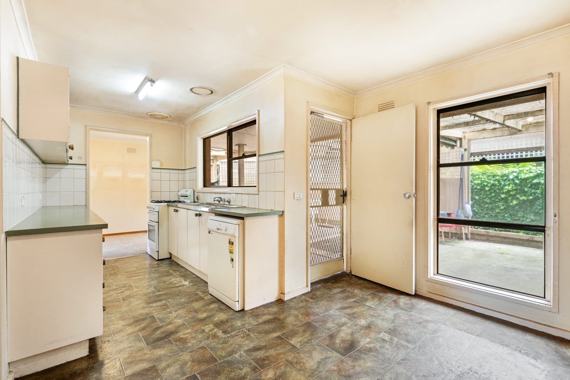 126 Solar Drive, Whittington, Whittington - Thumbnail 3