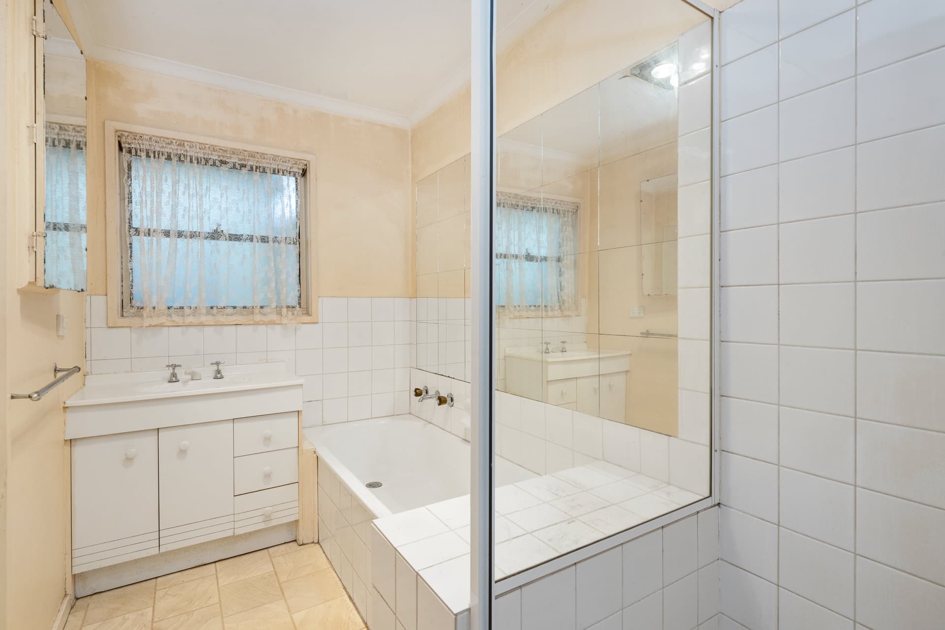 126 Solar Drive, Whittington, Whittington - Thumbnail 4