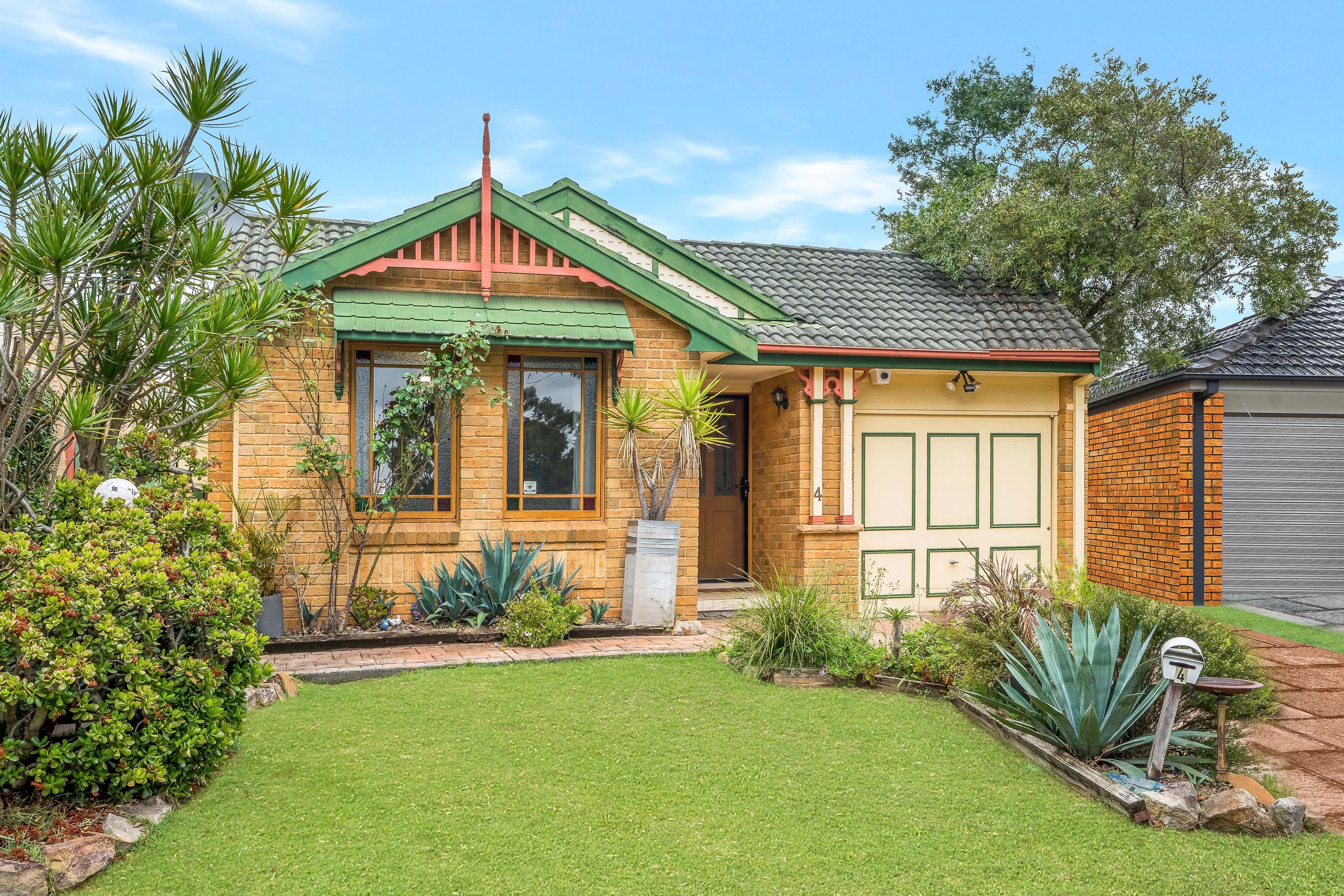 4 Esher Mews, Wattle Grove, Wattle Grove - Thumbnail 2