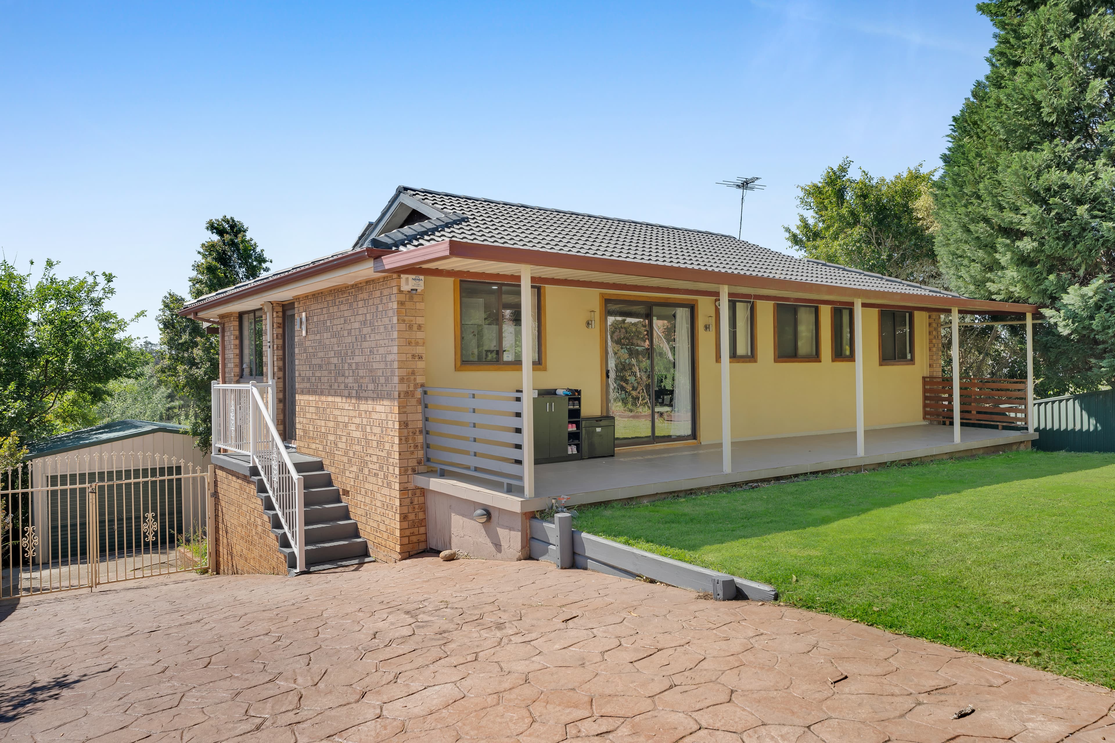 7 Chablis Place, Eschol Park, Eschol Park - Image 1