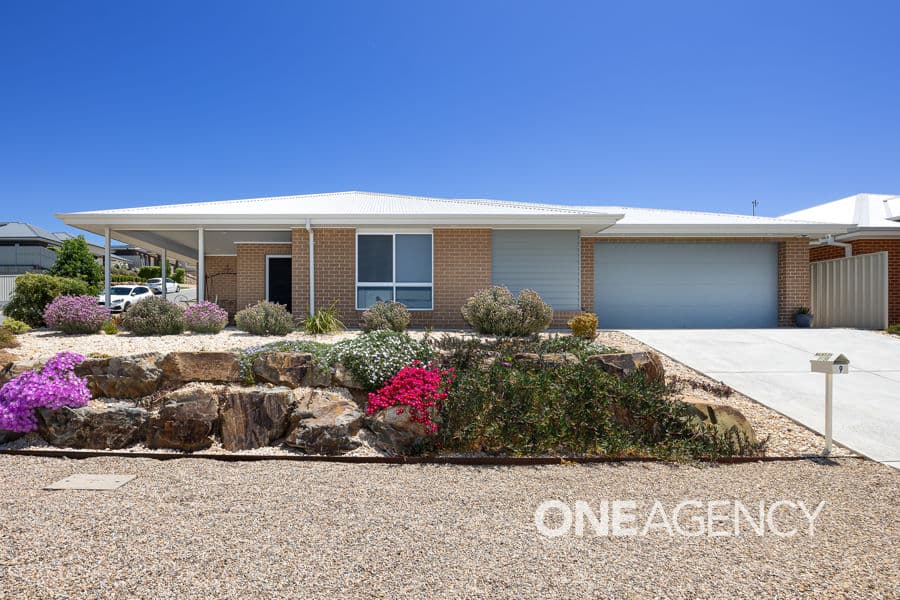 9 MAWSON Rise, Lloyd, Lloyd - Image 1