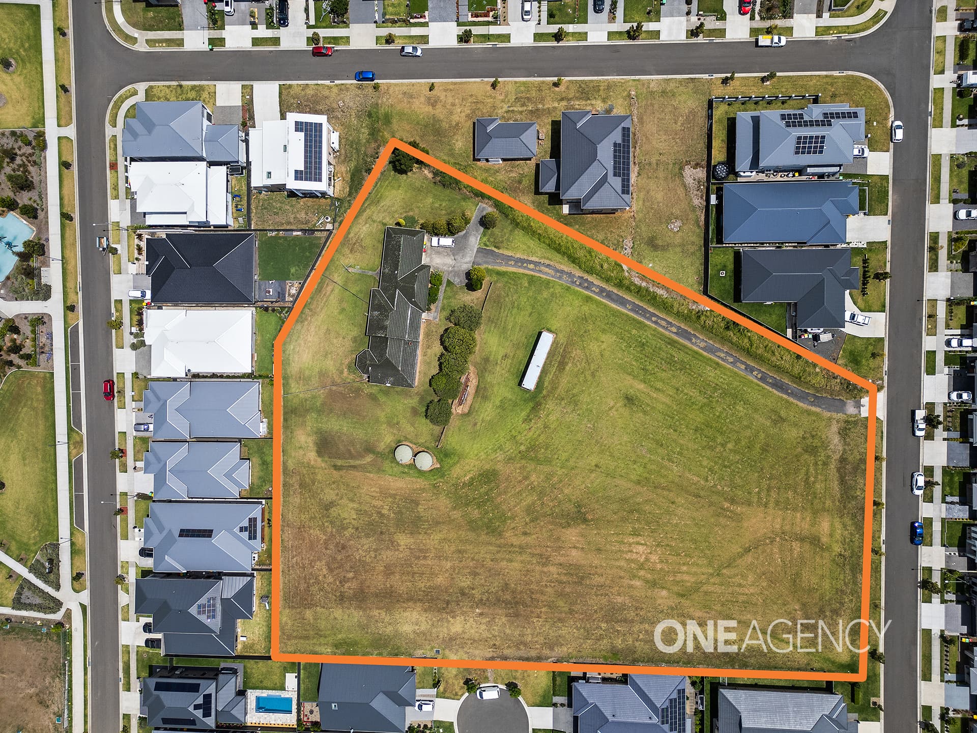 33 Gugara Street, Calderwood, Calderwood - Image 1