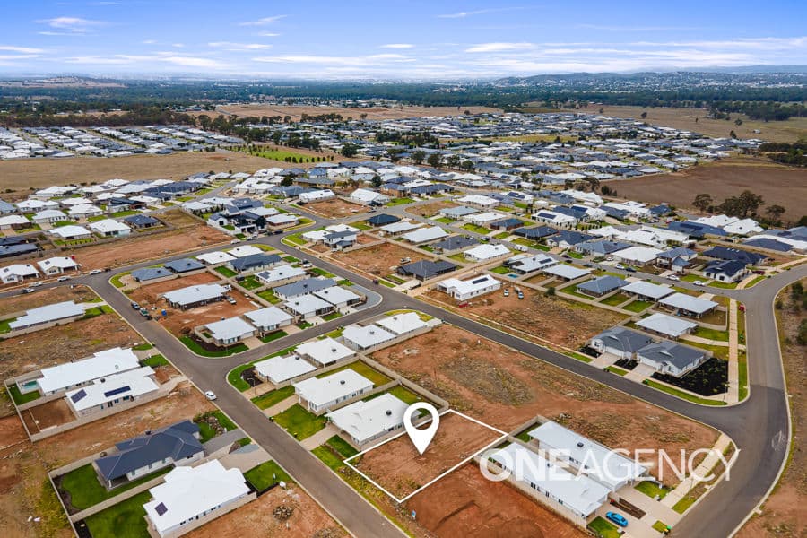 4 TOOLEYBUC Street, Gobbagombalin, Gobbagombalin - Image 1