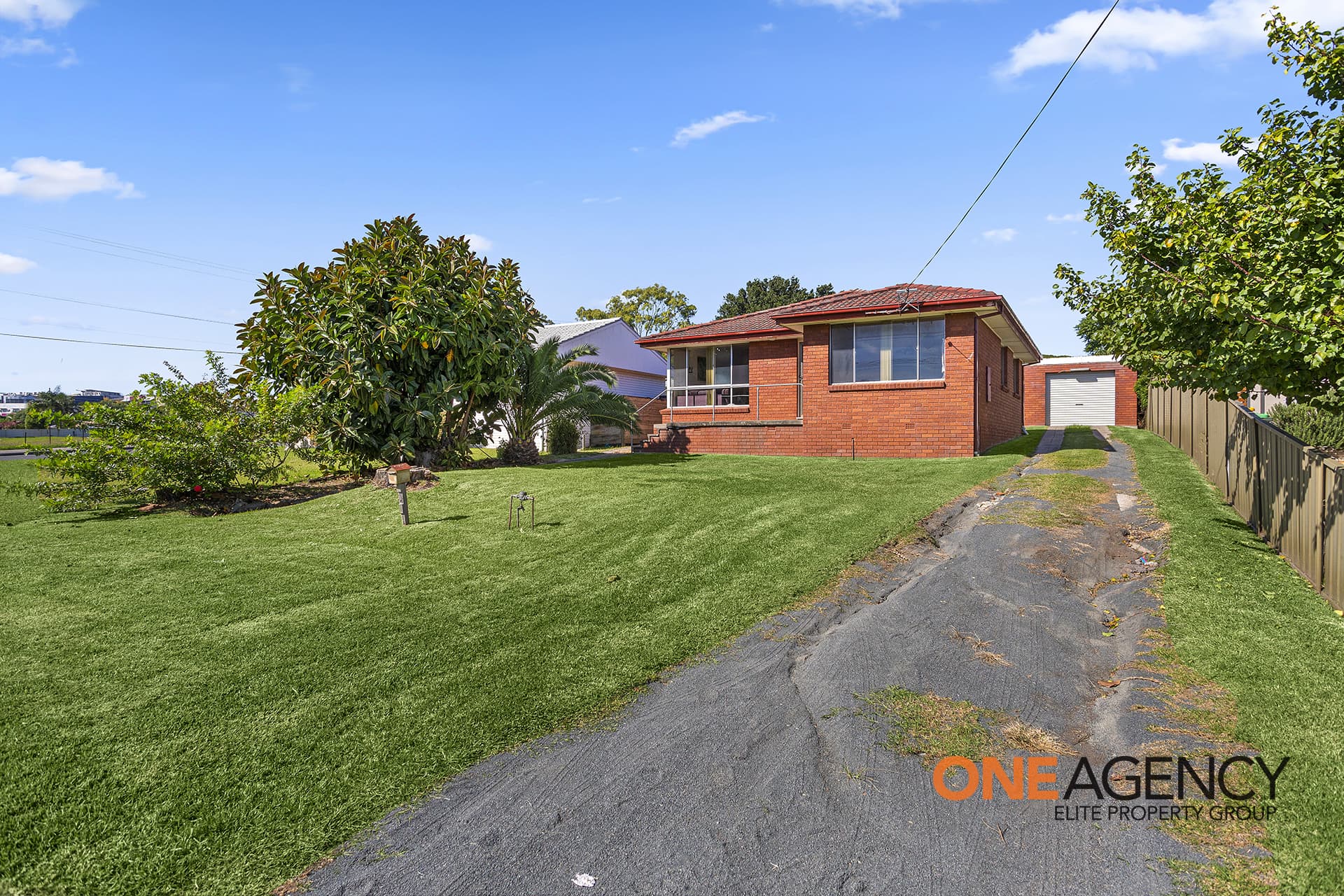 90 Devonshire Crescent, Oak Flats, Oak Flats - Image 1