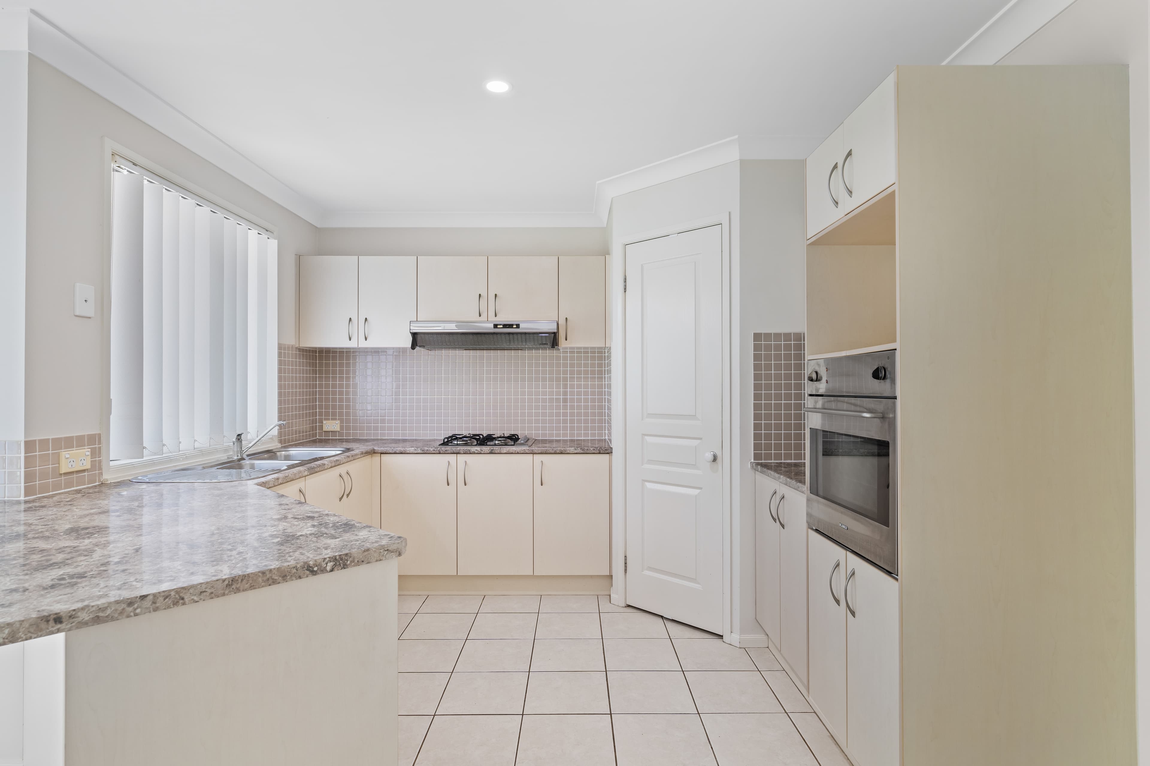 2 Middle Tree Close, Hamlyn Terrace, Hamlyn Terrace - Thumbnail 4