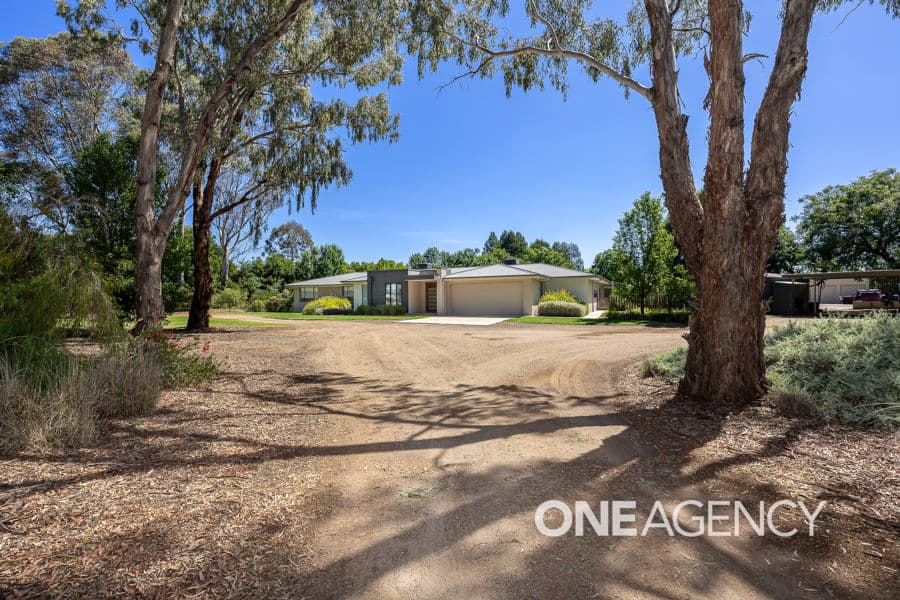 102 MITCHELL Road, Lake Albert, Lake Albert - Thumbnail 2