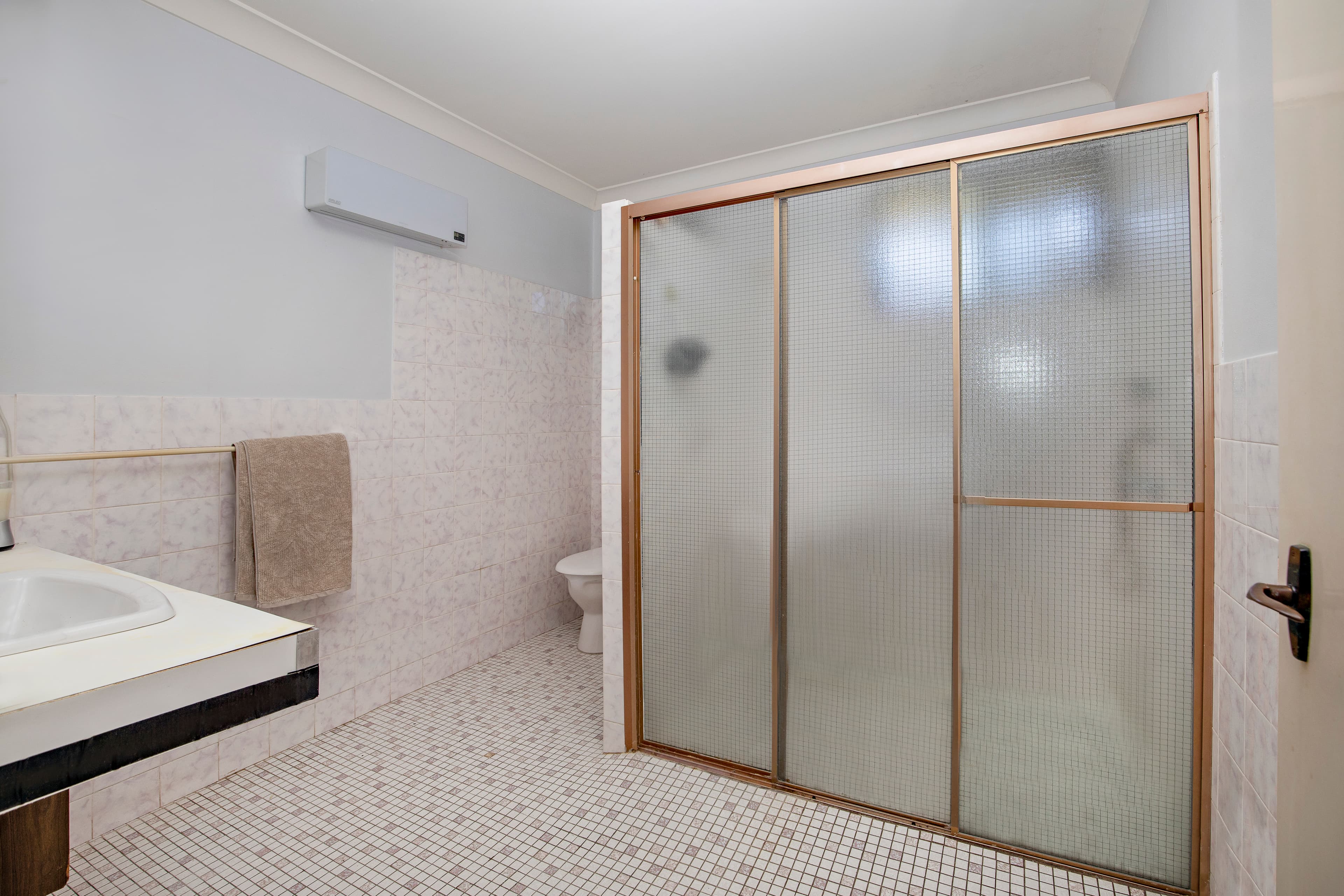 1/1 Pheasant Court, Miami, Miami - Thumbnail 6