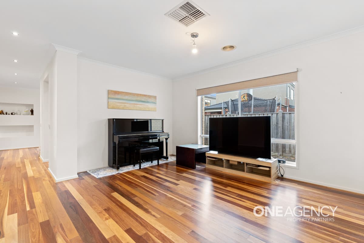 49 Shiraz Crescent, Point Cook, Point Cook - Thumbnail 2
