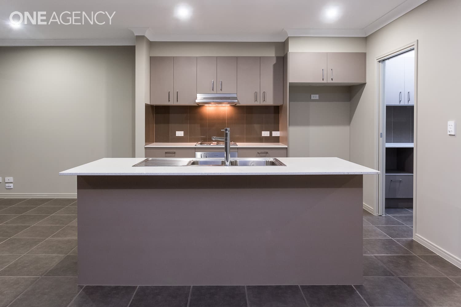 109 Eversleigh Road, Scarborough, Scarborough - Thumbnail 2