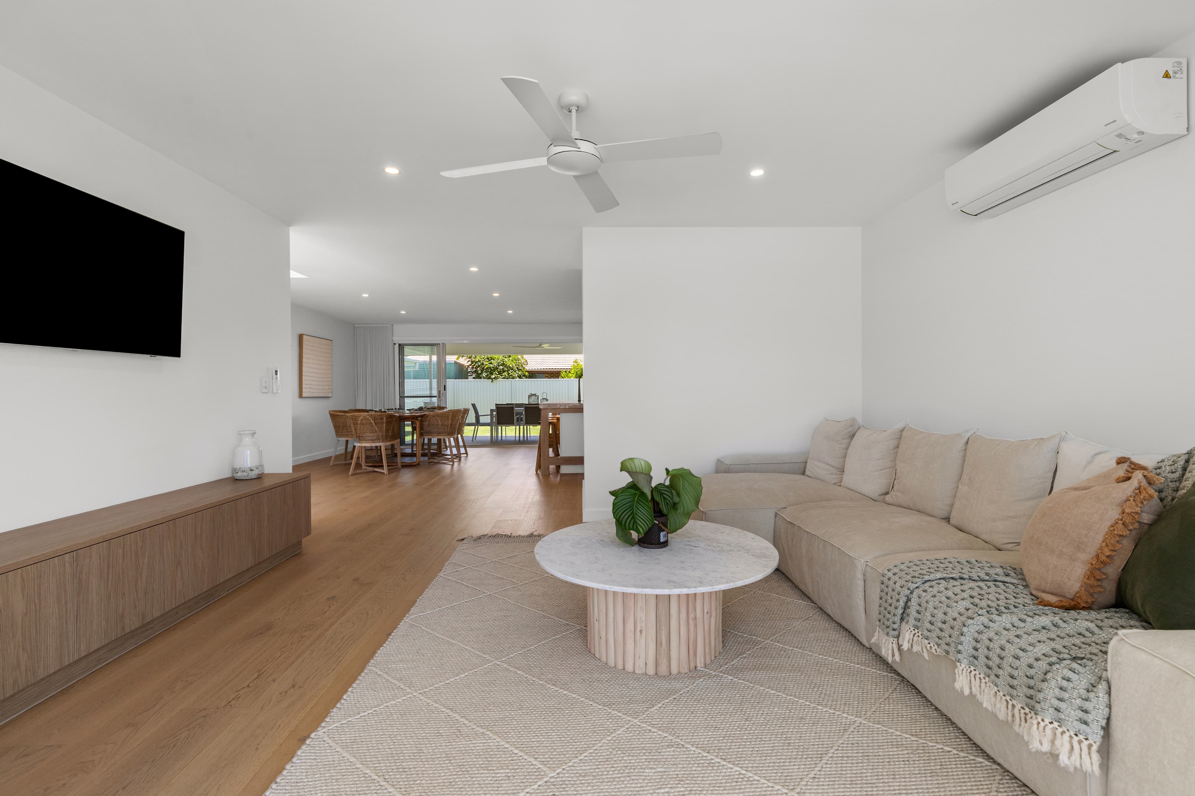9 Auk Avenue, Burleigh Waters, Burleigh Waters - Thumbnail 5
