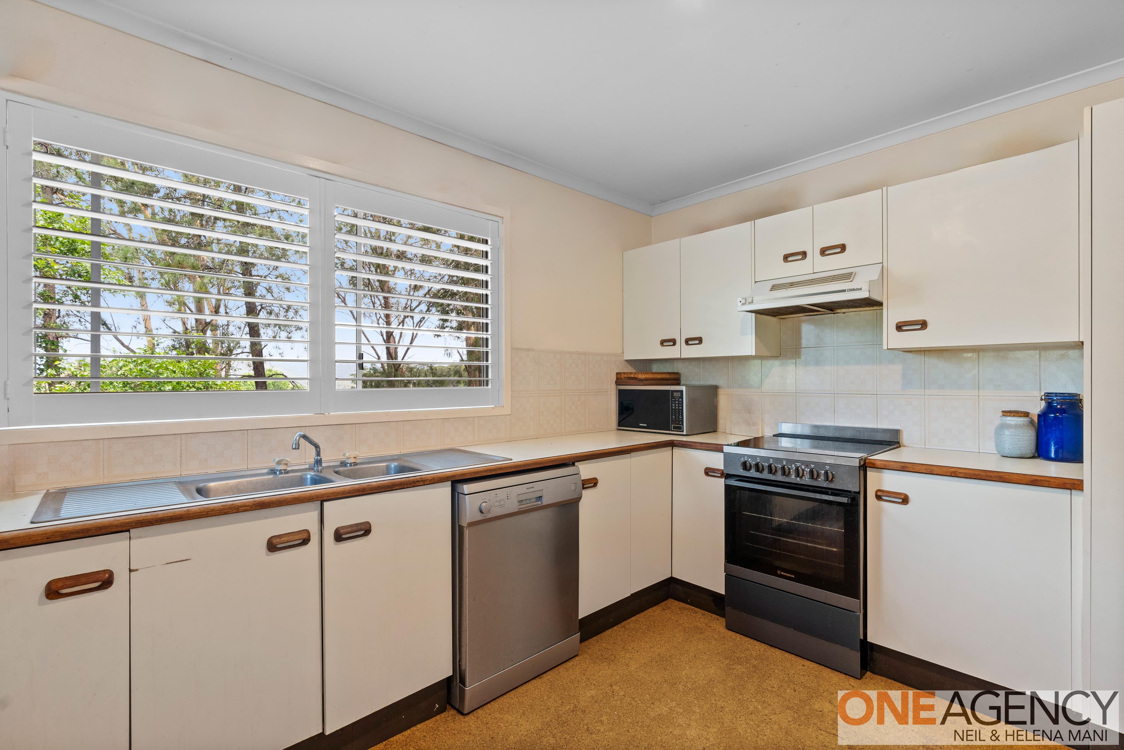 2 South Crescent, North Gosford, North Gosford - Thumbnail 3