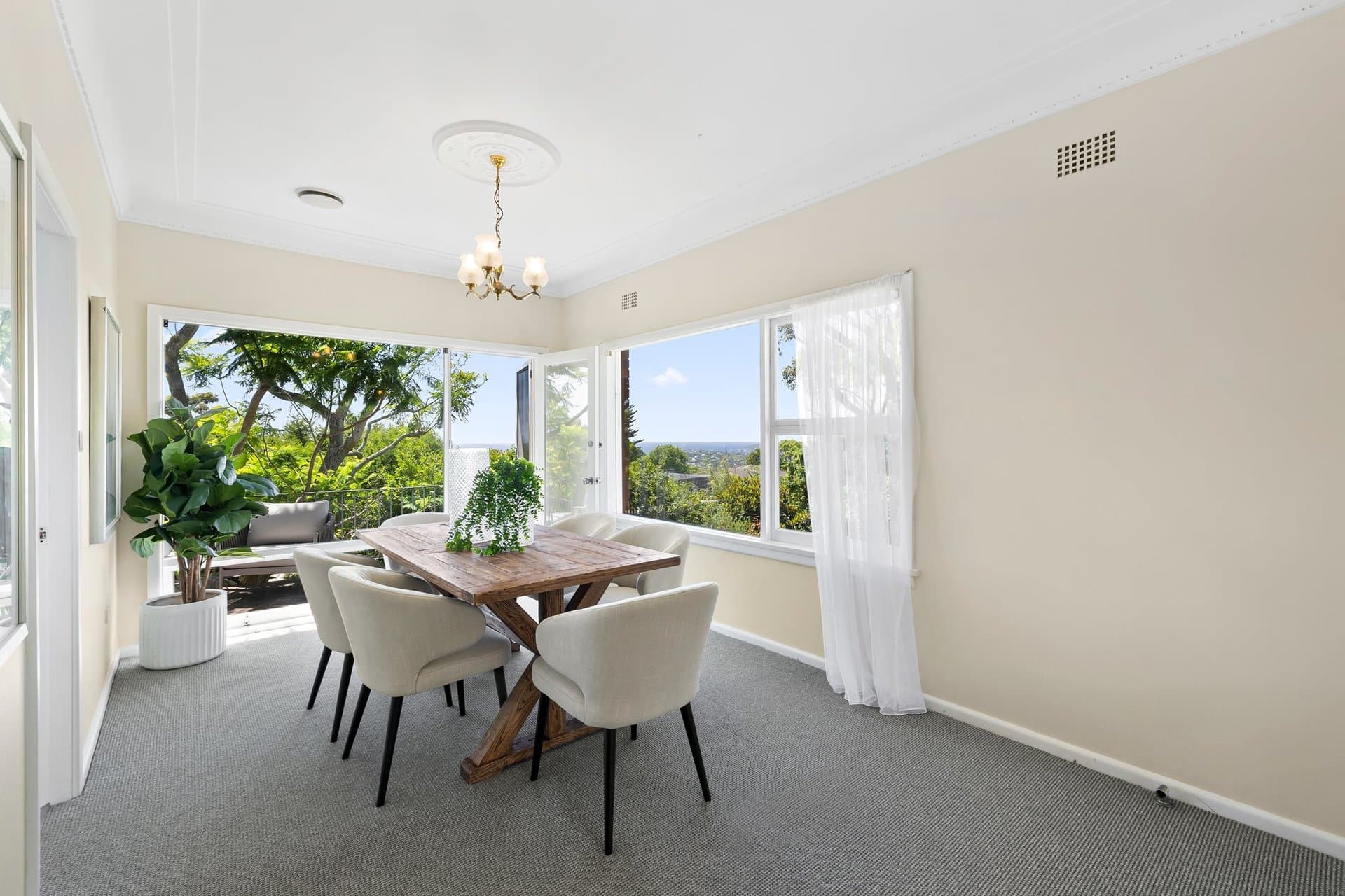 15 Courtley Road, Beacon Hill, Beacon Hill - Thumbnail 3