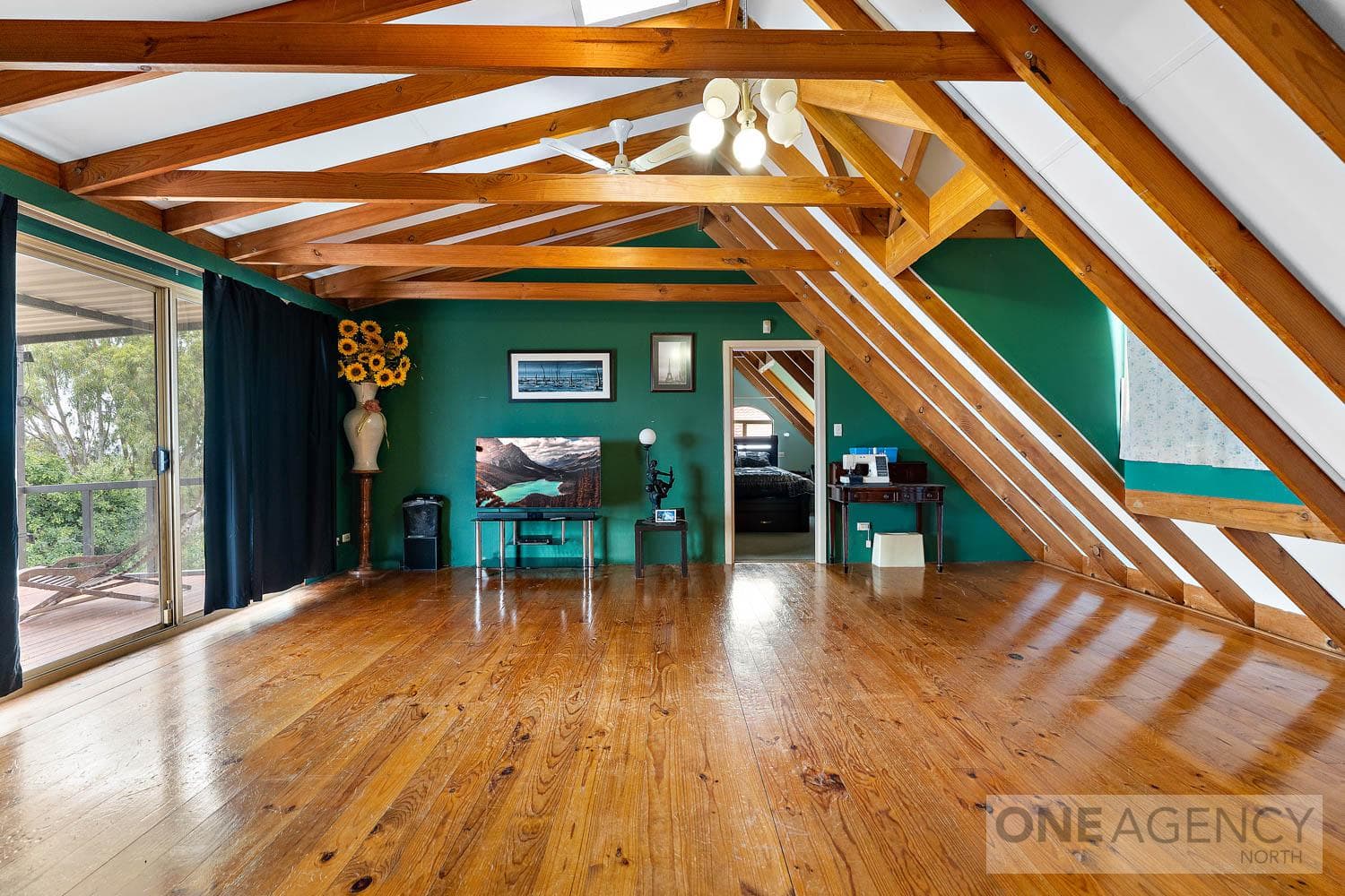 24 Derry Avenue, Mount Nasura, Mount Nasura - Thumbnail 2