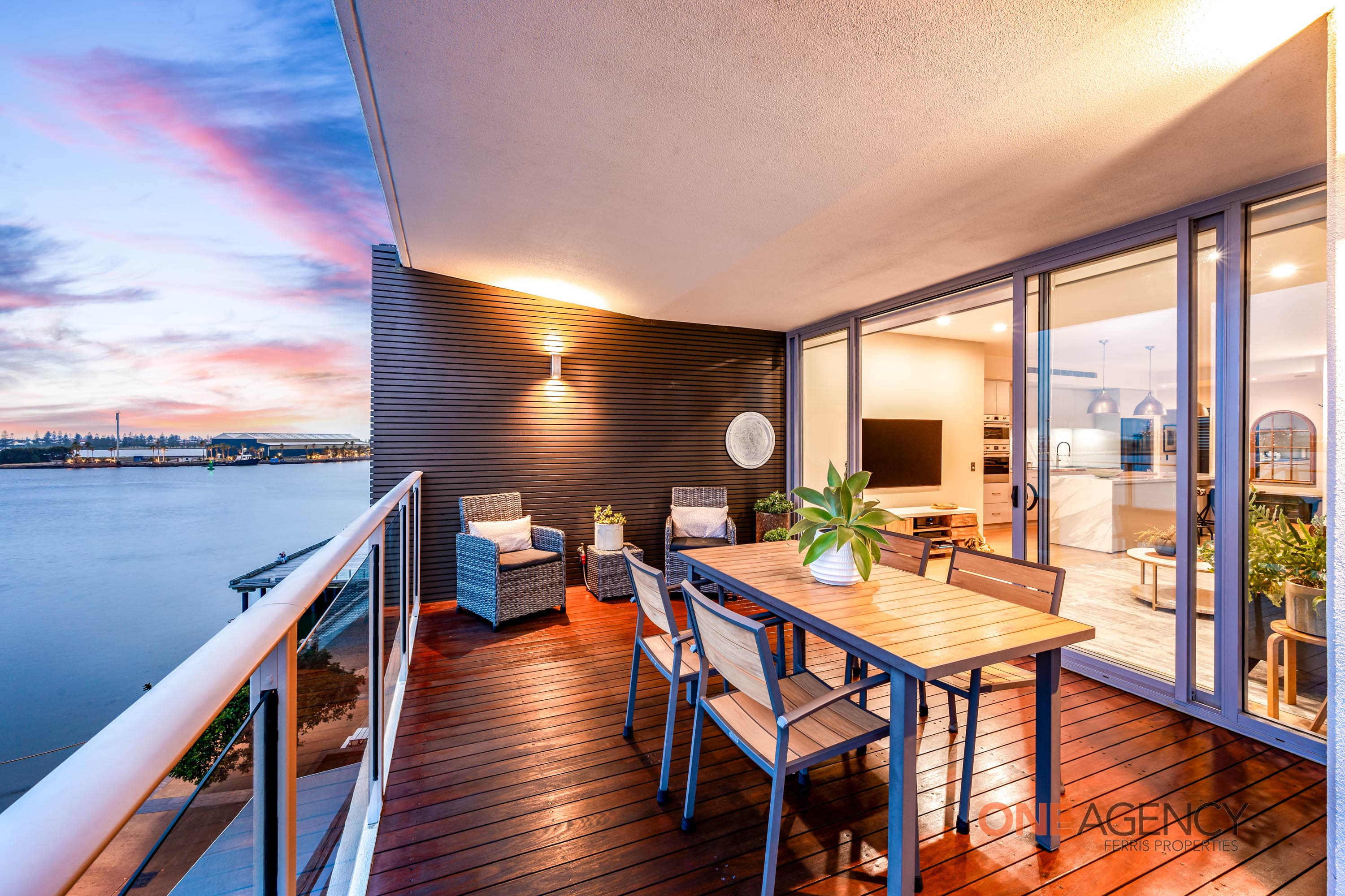 404/5 Honeysuckle Drive, Newcastle, Newcastle - Thumbnail 8