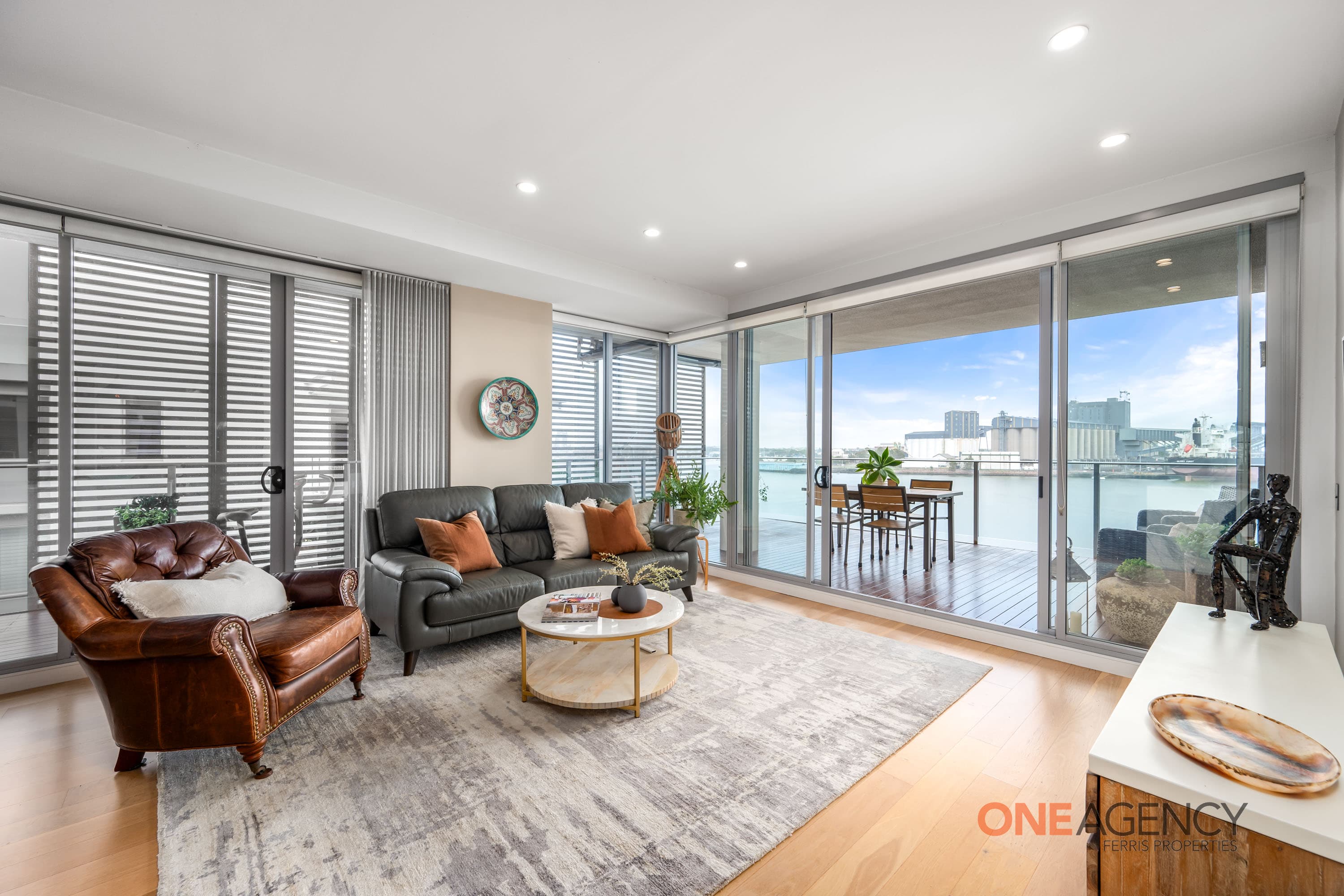 404/5 Honeysuckle Drive, Newcastle, Newcastle - Thumbnail 2