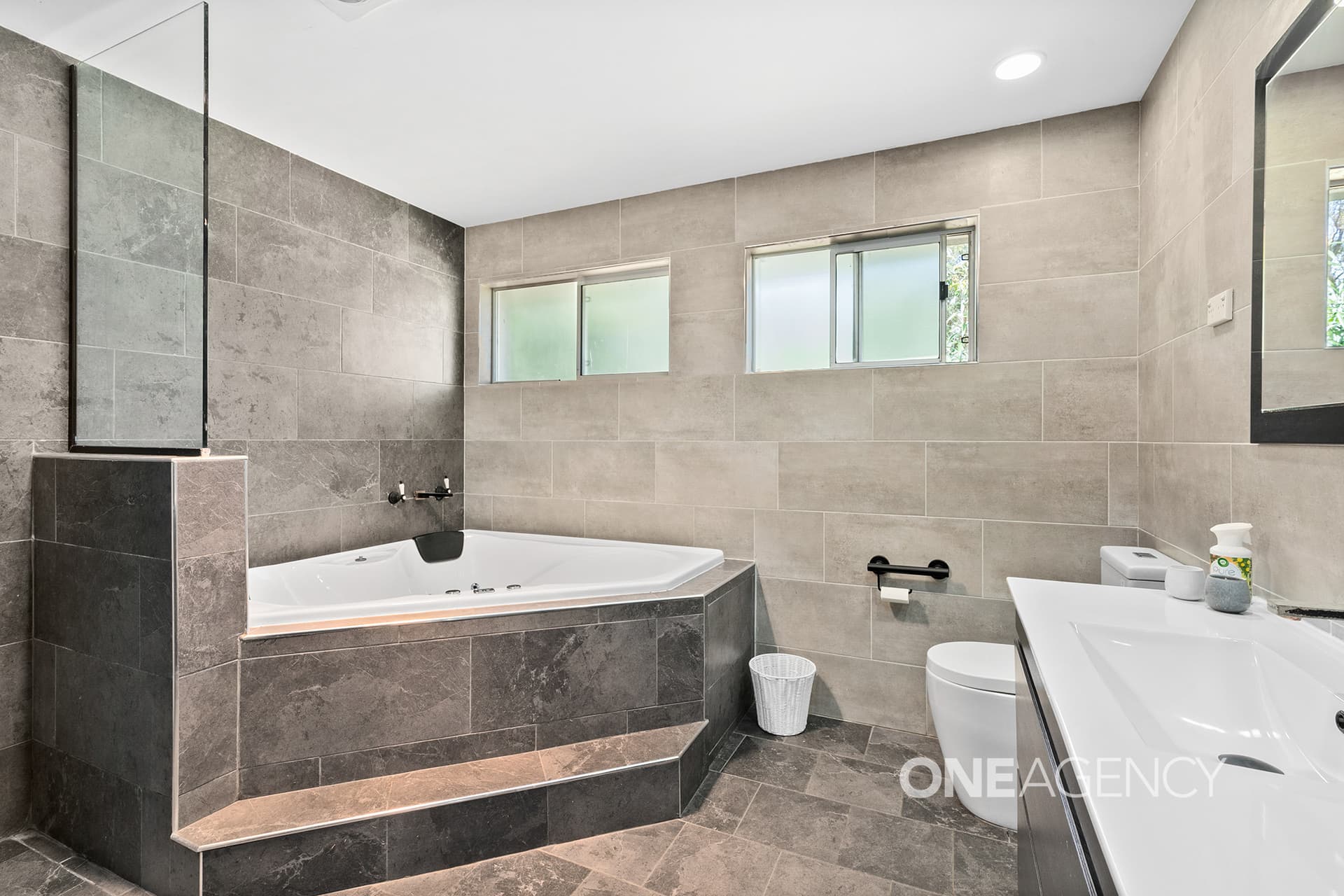 9 Glenair Avenue, West Nowra, West Nowra - Thumbnail 3