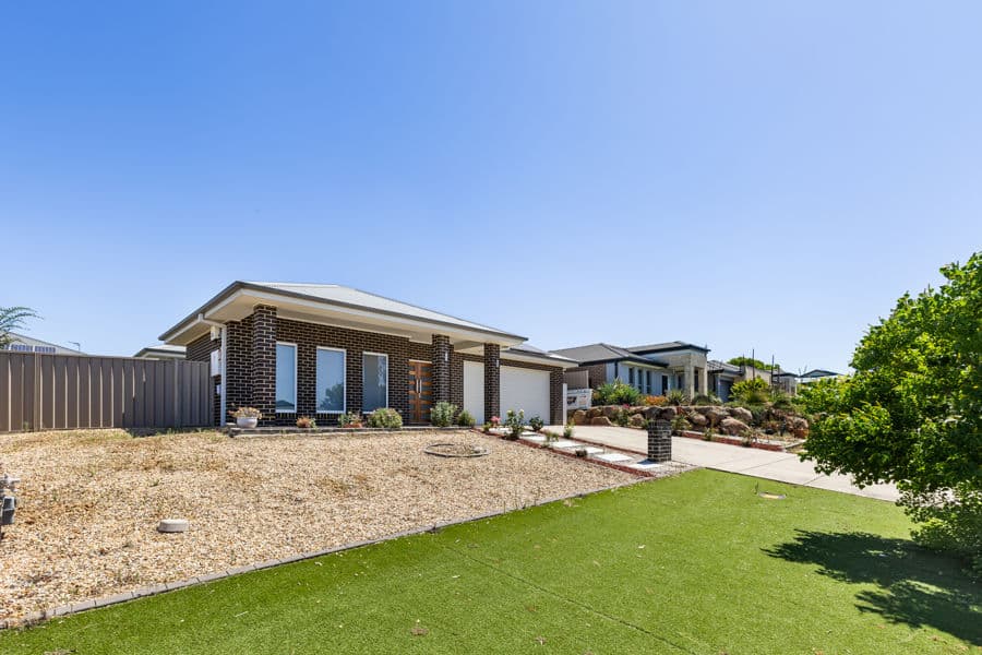 17 DEAKIN Avenue, Lloyd, Lloyd - Thumbnail 2