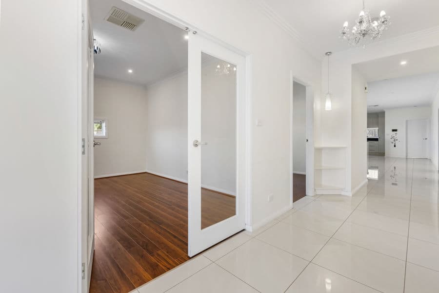 17 DEAKIN Avenue, Lloyd, Lloyd - Thumbnail 3