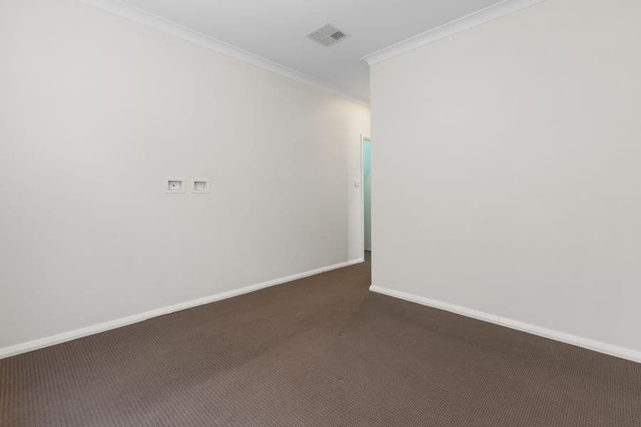 17 DEAKIN Avenue, Lloyd, Lloyd - Thumbnail 6
