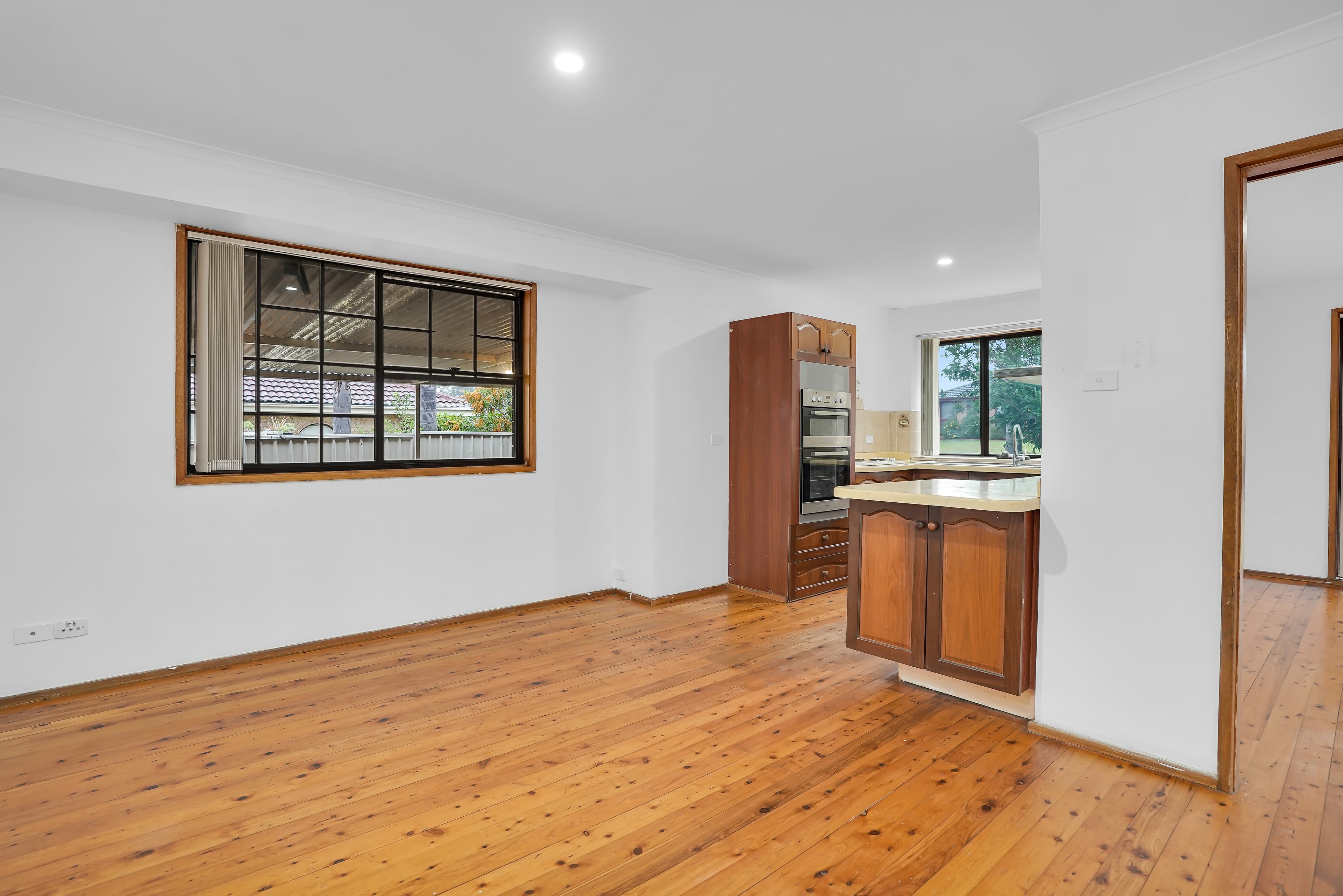 19 Wintaroo Crescent, St Helens Park, St Helens Park - Thumbnail 3