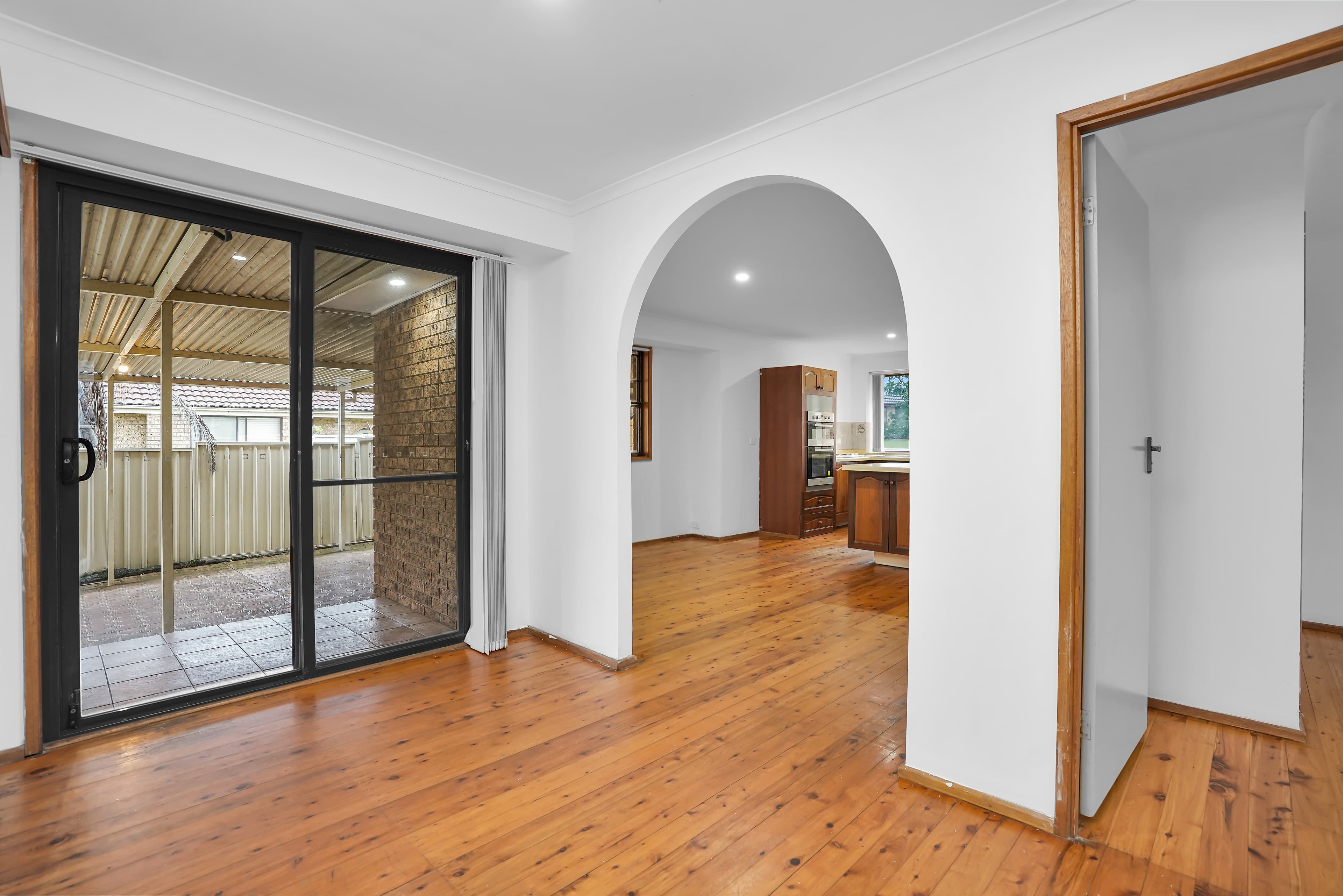 19 Wintaroo Crescent, St Helens Park, St Helens Park - Thumbnail 5