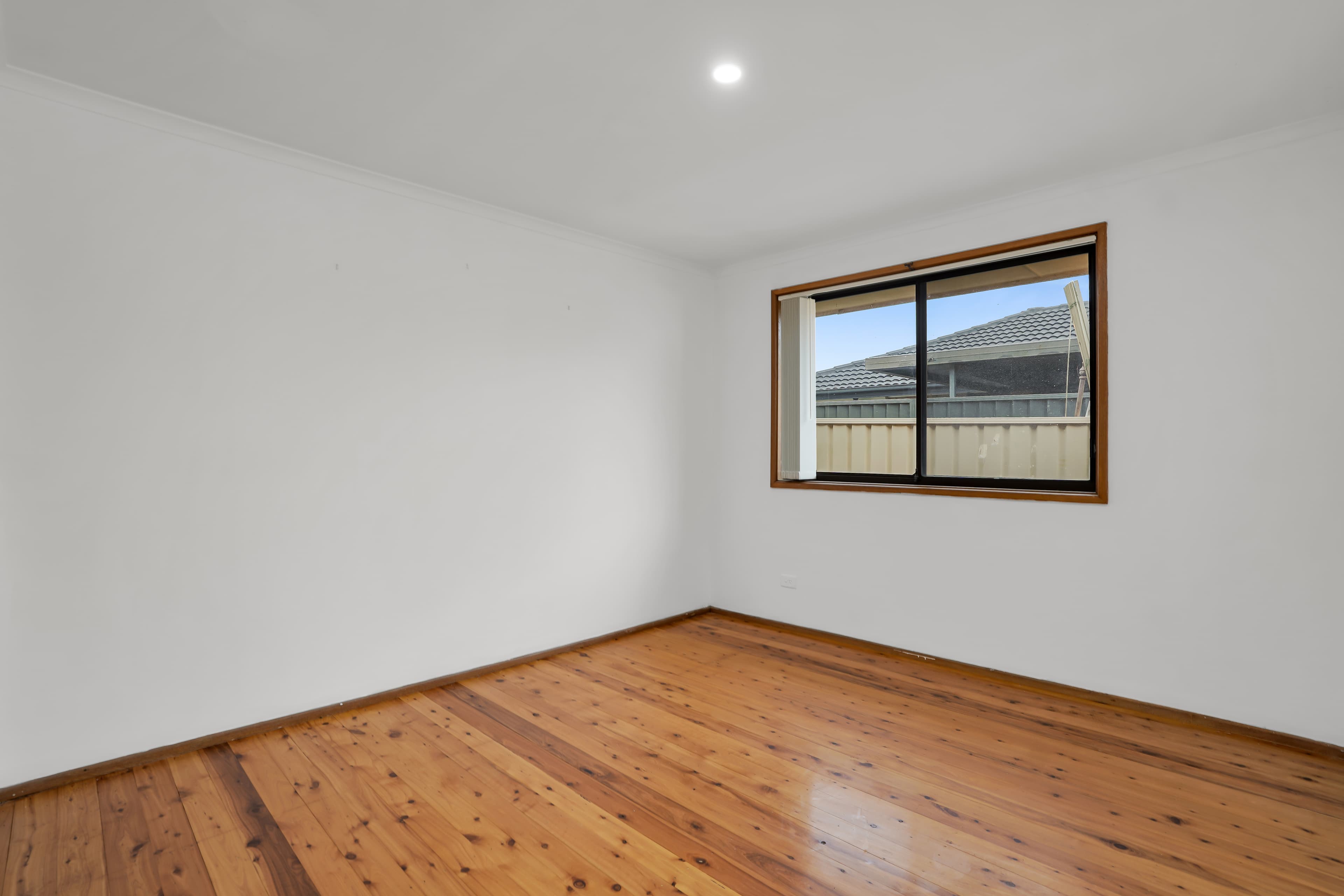 19 Wintaroo Crescent, St Helens Park, St Helens Park - Thumbnail 7
