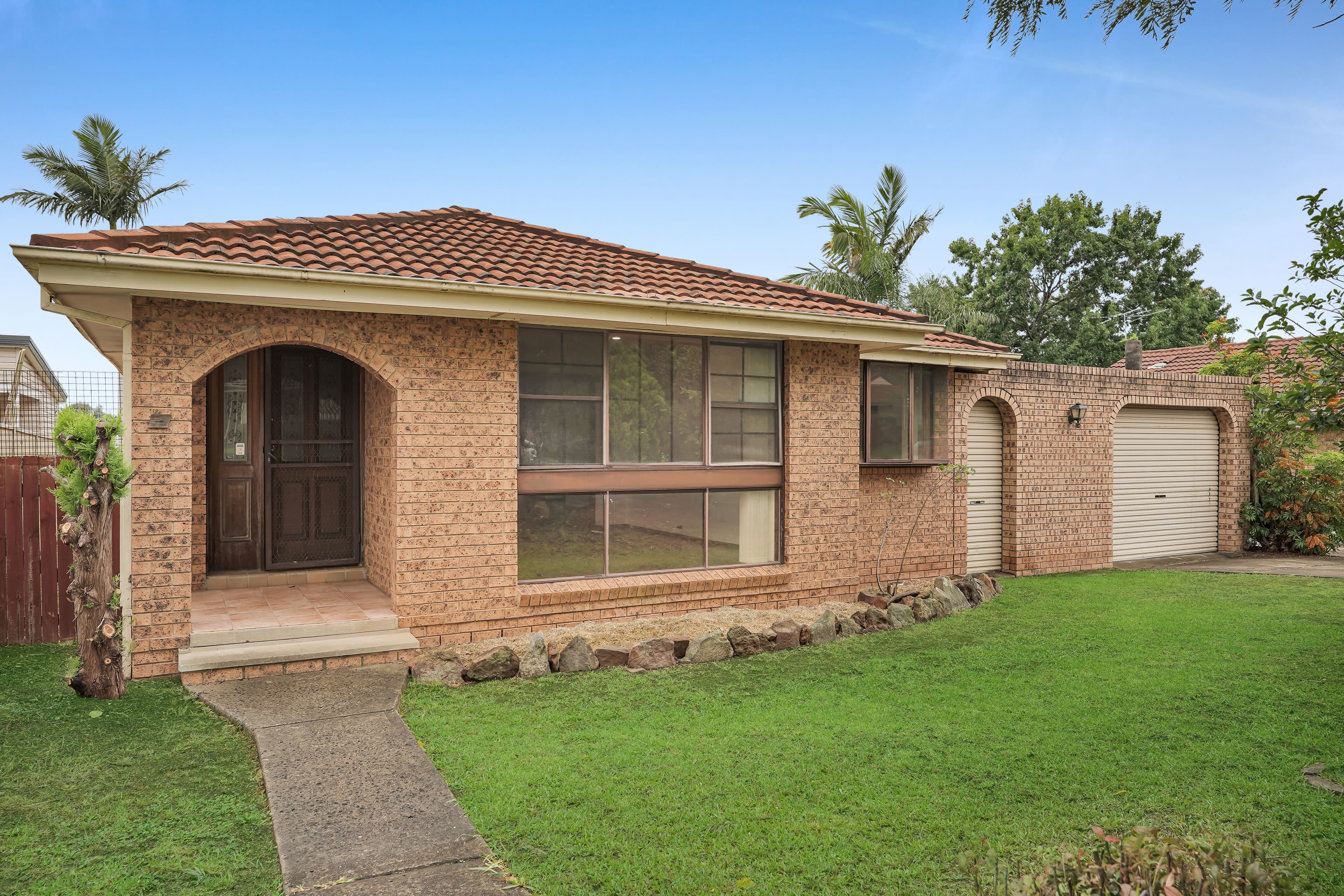 19 Wintaroo Crescent, St Helens Park, St Helens Park - Image 1