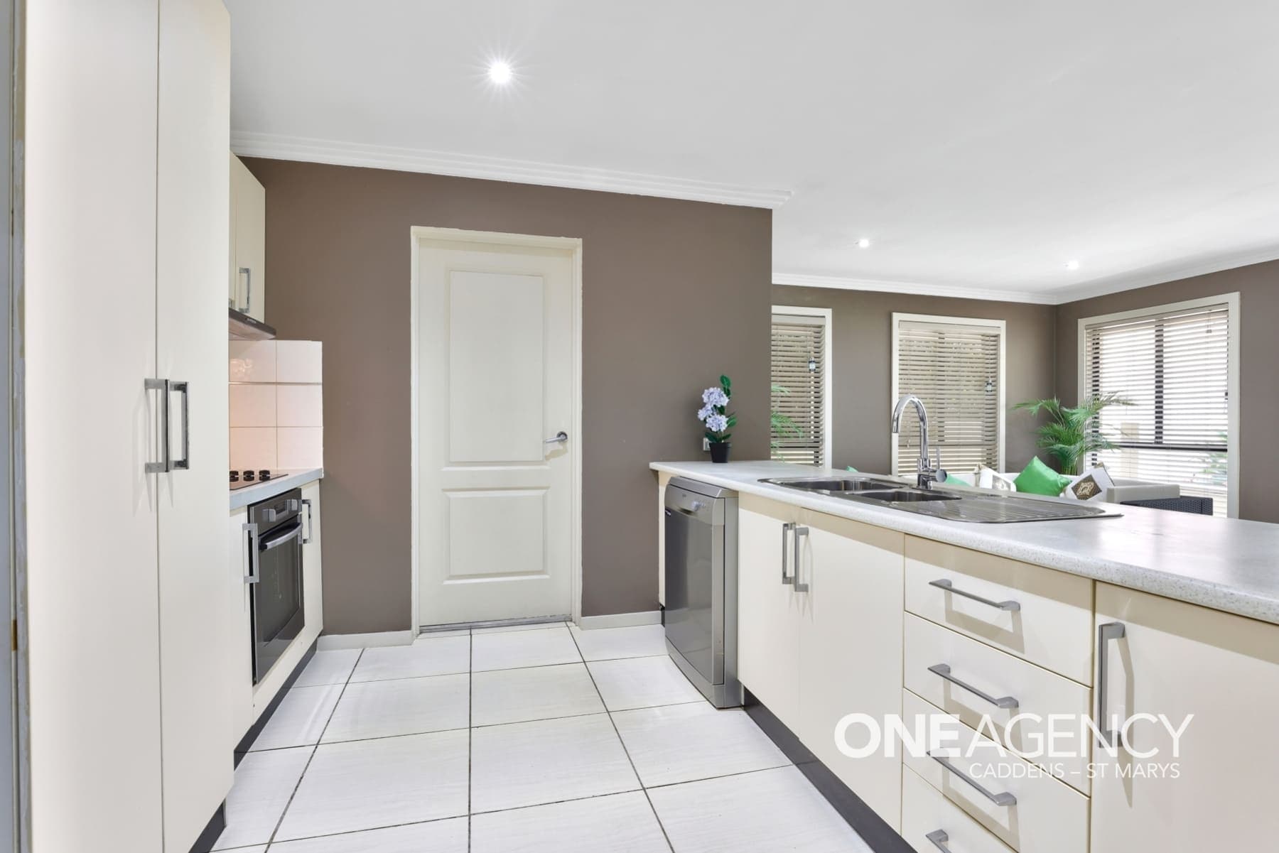 1/111a Melbourne Street, Oxley Park, Oxley Park - Thumbnail 2